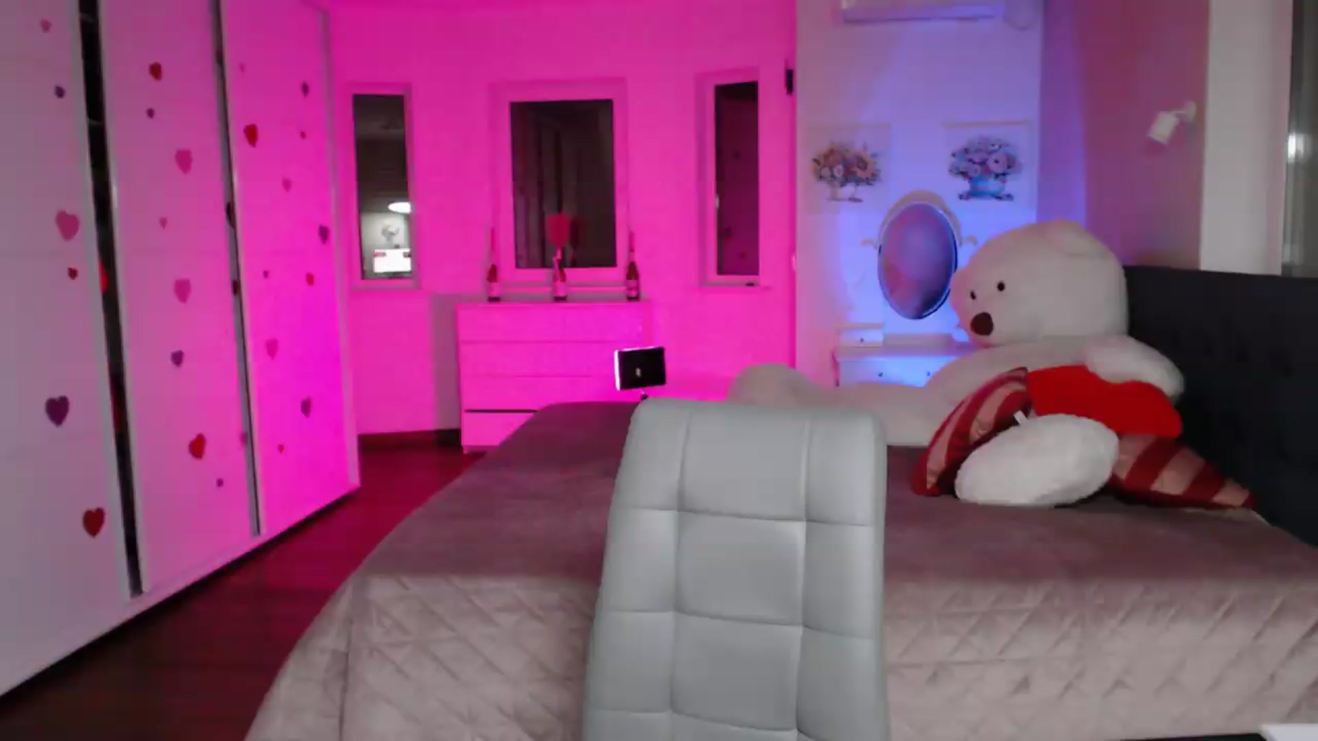 Gallery image thumbnail from Lady_Luck0's myfreecams stream on, 08/26/2026, 01:11 image 11 of 20
