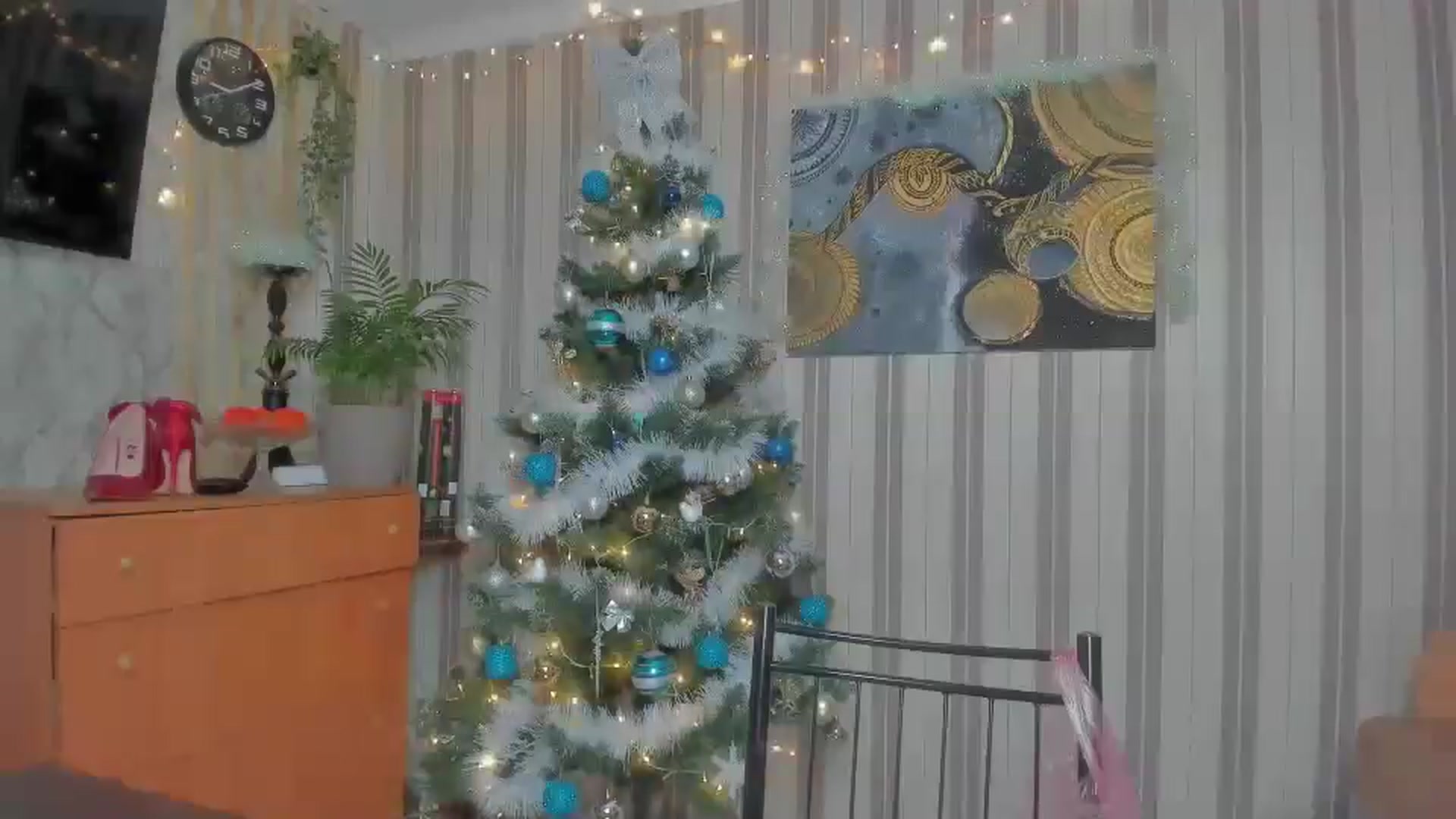 Gallery image thumbnail from Lady_Shy_'s myfreecams stream on, 01/05/2025, 19:19 image 16 of 20