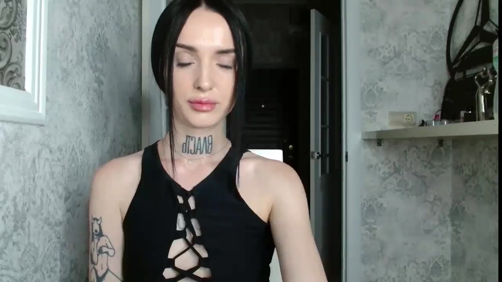 Gallery image thumbnail from Lady__tattoo's myfreecams stream on, 04/26/2025, 20:09 image 17 of 20