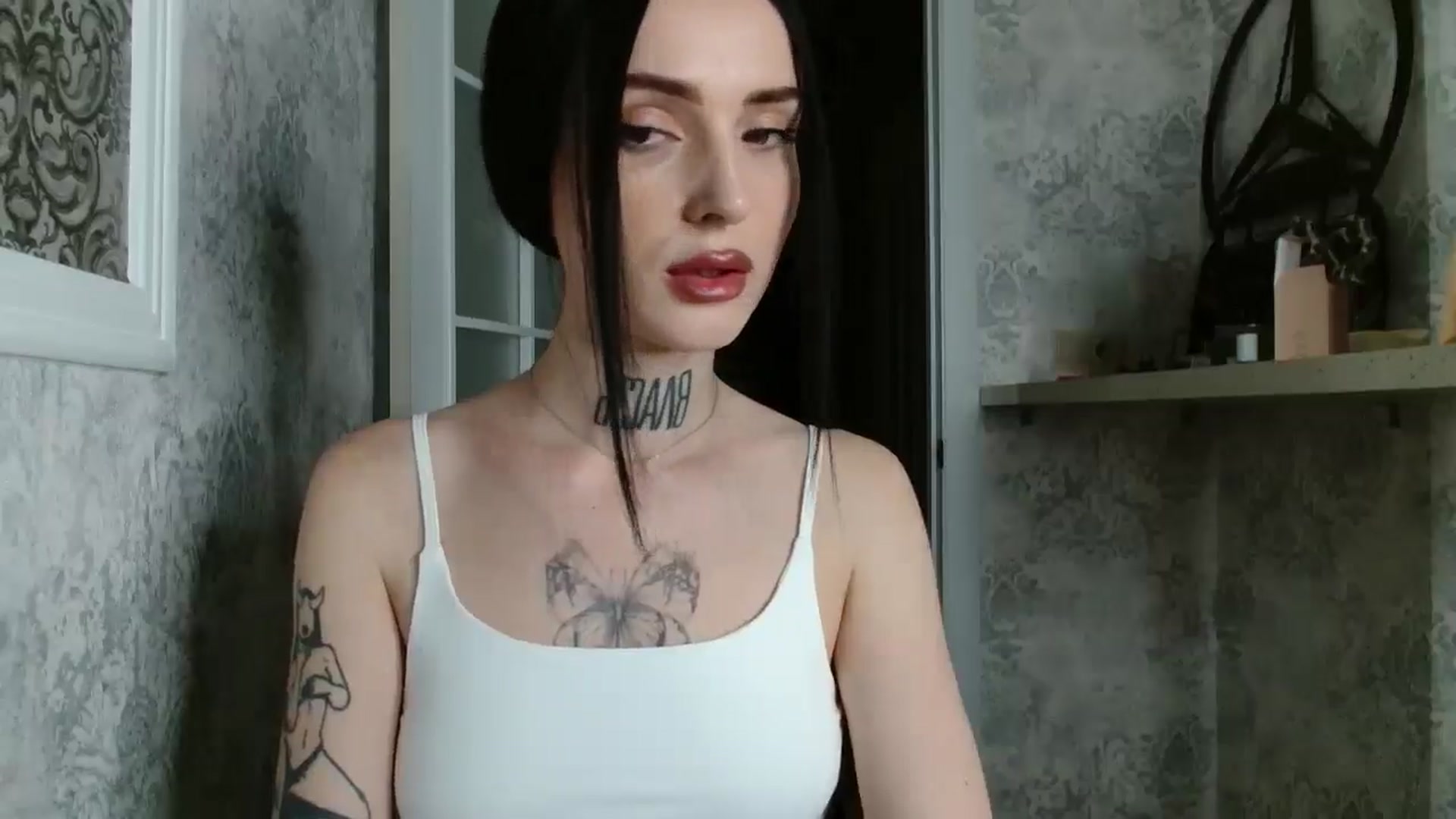 Gallery image thumbnail from Lady__tattoo's myfreecams stream on, 04/29/2025, 18:16 image 2 of 20