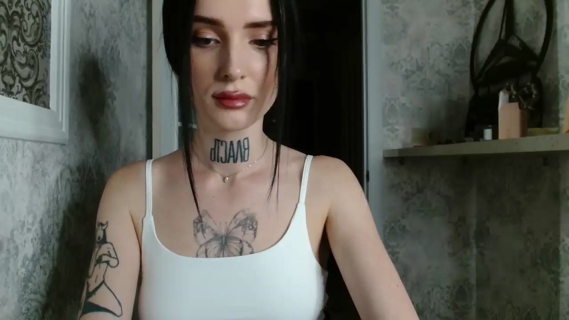 Gallery image thumbnail from Lady__tattoo's myfreecams stream on, 04/29/2025, 18:16 image 10 of 20