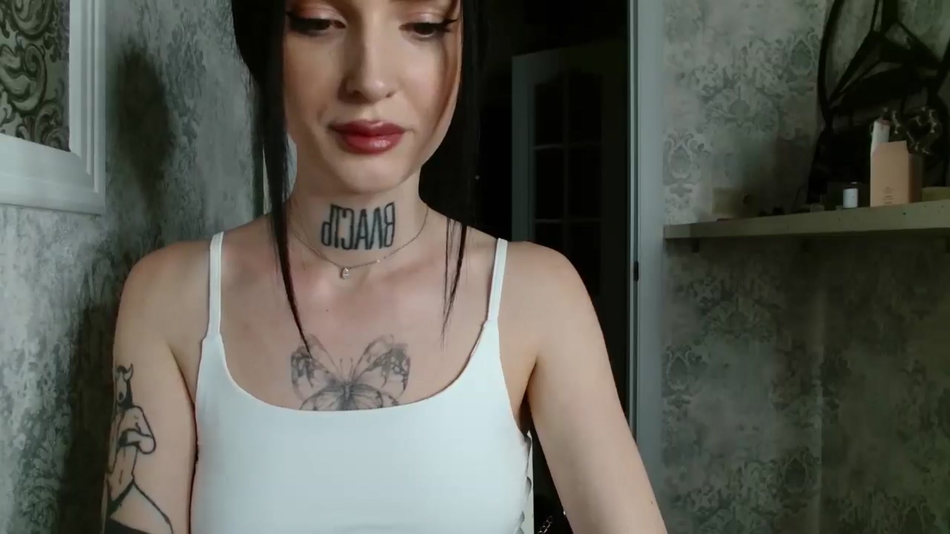 Gallery image thumbnail from Lady__tattoo's myfreecams stream on, 04/29/2025, 19:50 image 18 of 20