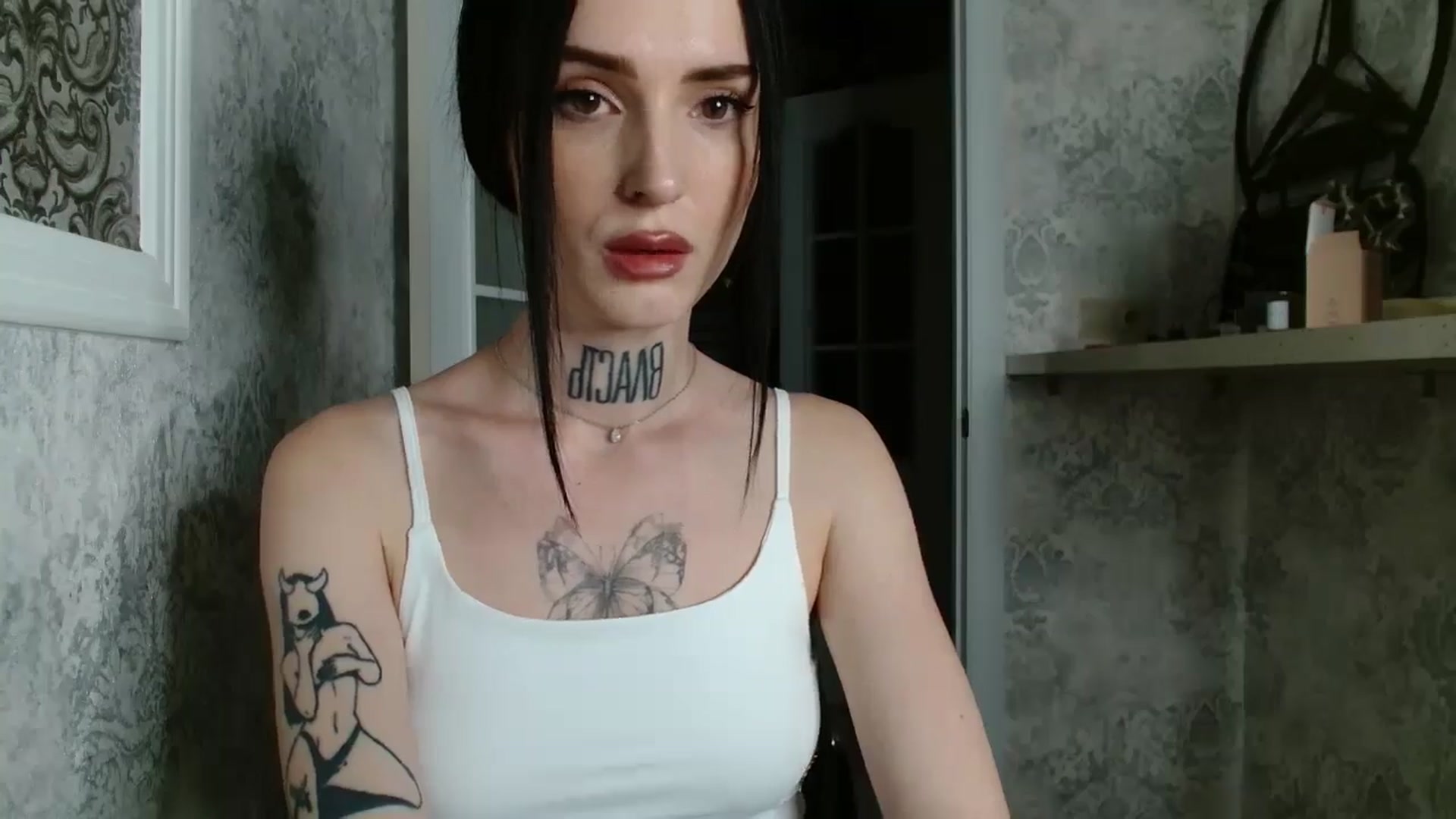 Gallery image thumbnail from Lady__tattoo's myfreecams stream on, 04/29/2025, 19:50 image 5 of 20
