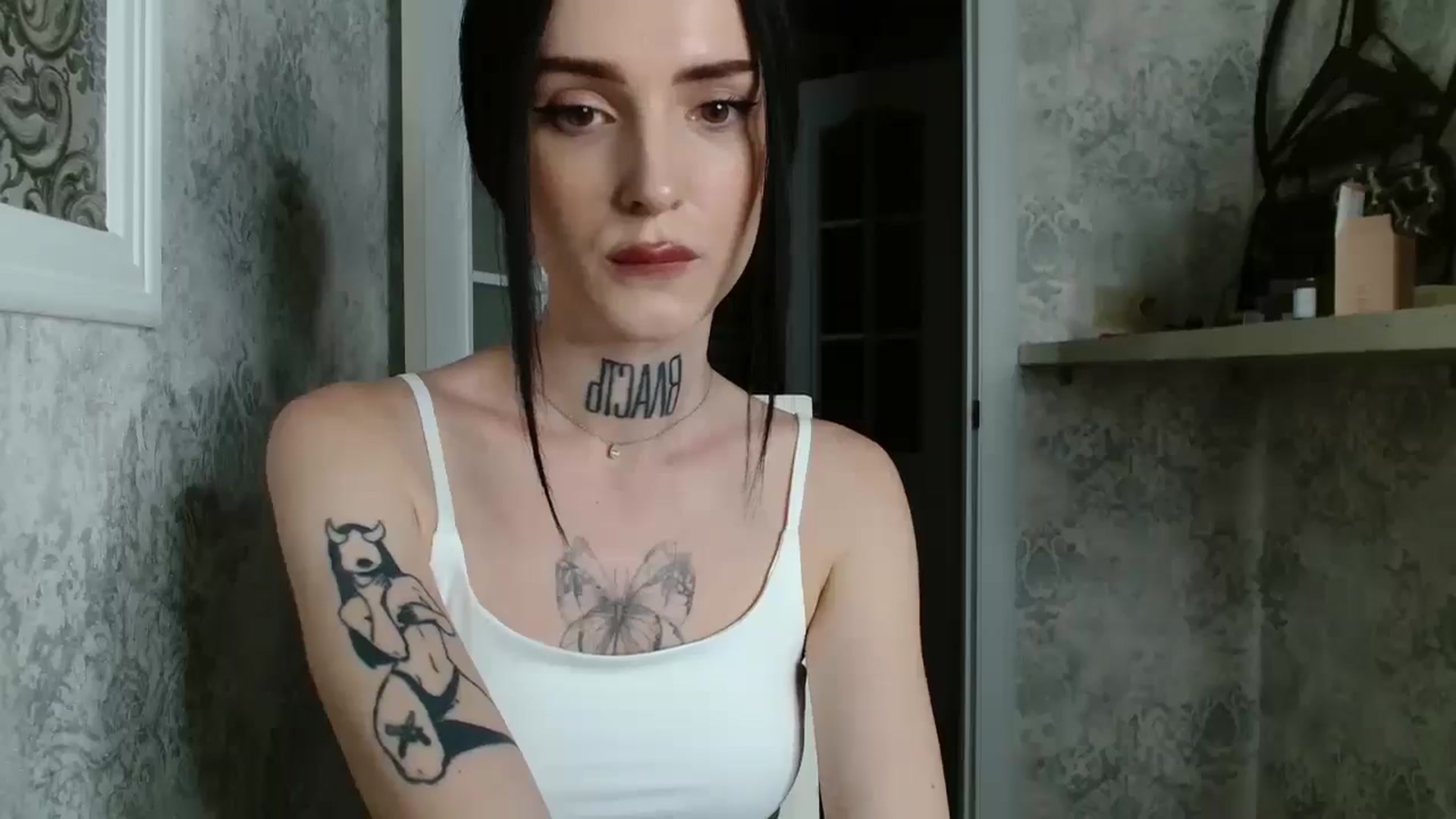 Gallery image thumbnail from Lady__tattoo's myfreecams stream on, 04/29/2025, 19:50 image 16 of 20