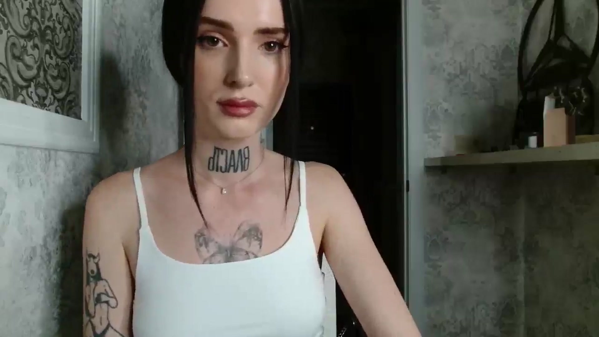 Gallery image thumbnail from Lady__tattoo's myfreecams stream on, 04/29/2025, 20:31 image 17 of 20