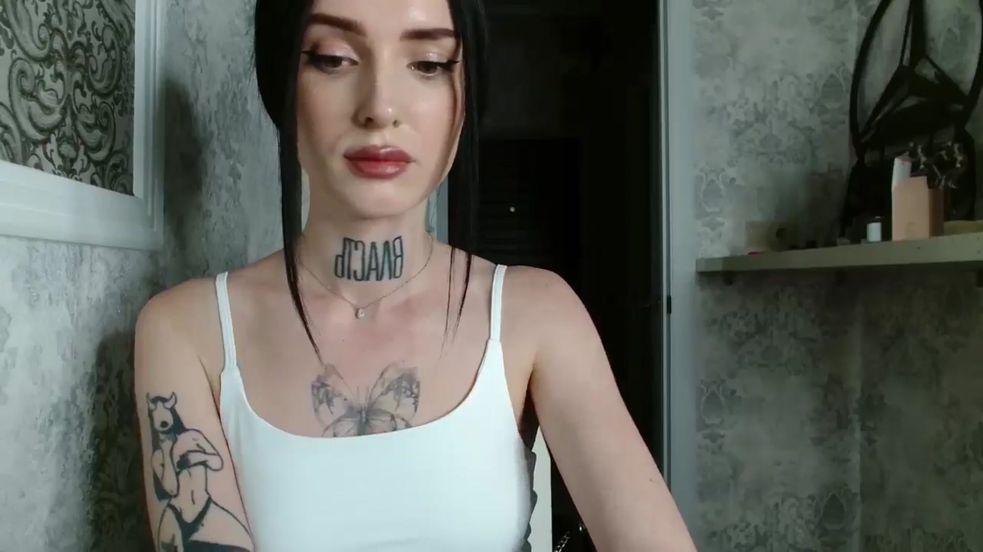 Gallery image thumbnail from Lady__tattoo's myfreecams stream on, 04/29/2025, 20:31 image 13 of 20