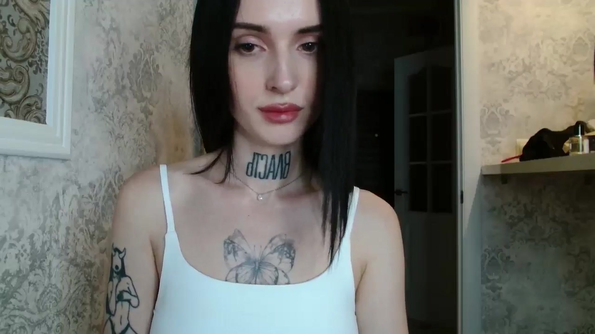 Gallery image thumbnail from Lady__tattoo's myfreecams stream on, 04/30/2025, 20:00 image 16 of 20