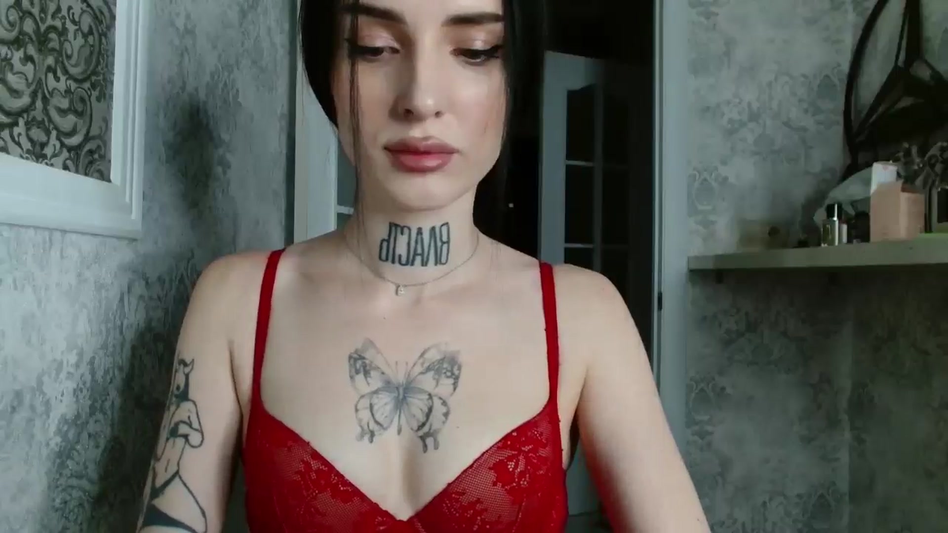 Gallery image thumbnail from Lady__tattoo's myfreecams stream on, 05/01/2025, 11:47 image 12 of 20