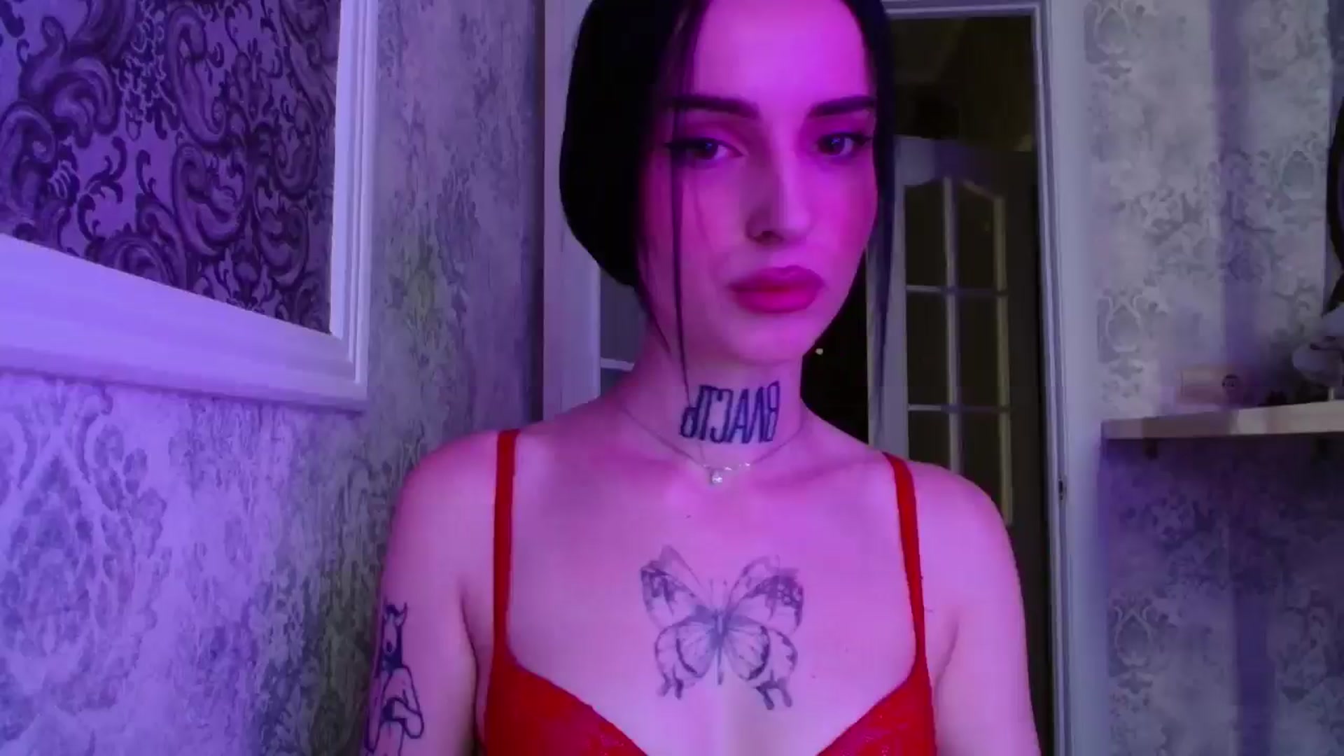 Gallery image thumbnail from Lady__tattoo's myfreecams stream on, 05/01/2025, 13:55 image 17 of 20