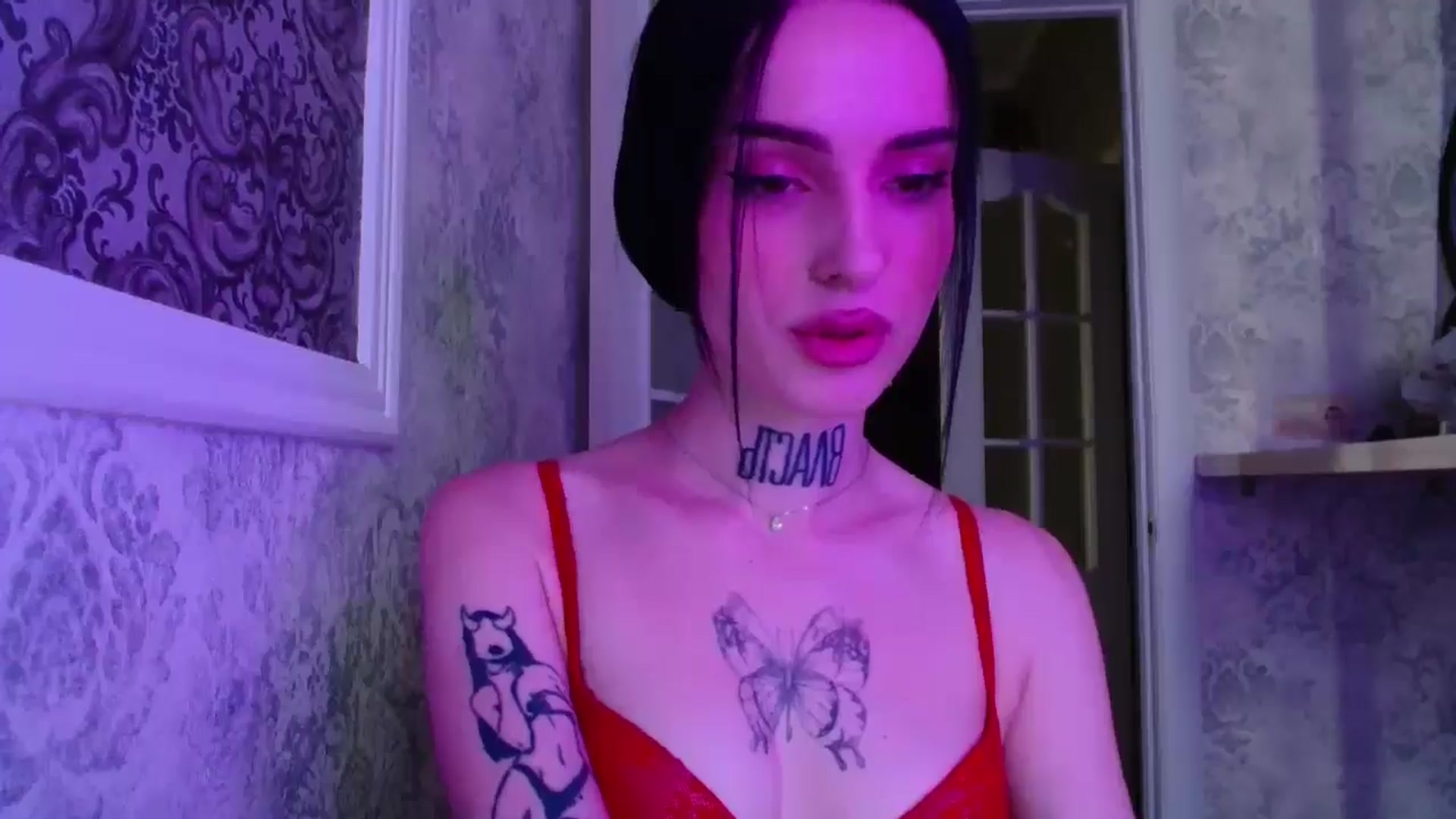 Gallery image thumbnail from Lady__tattoo's myfreecams stream on, 05/01/2025, 13:55 image 11 of 20