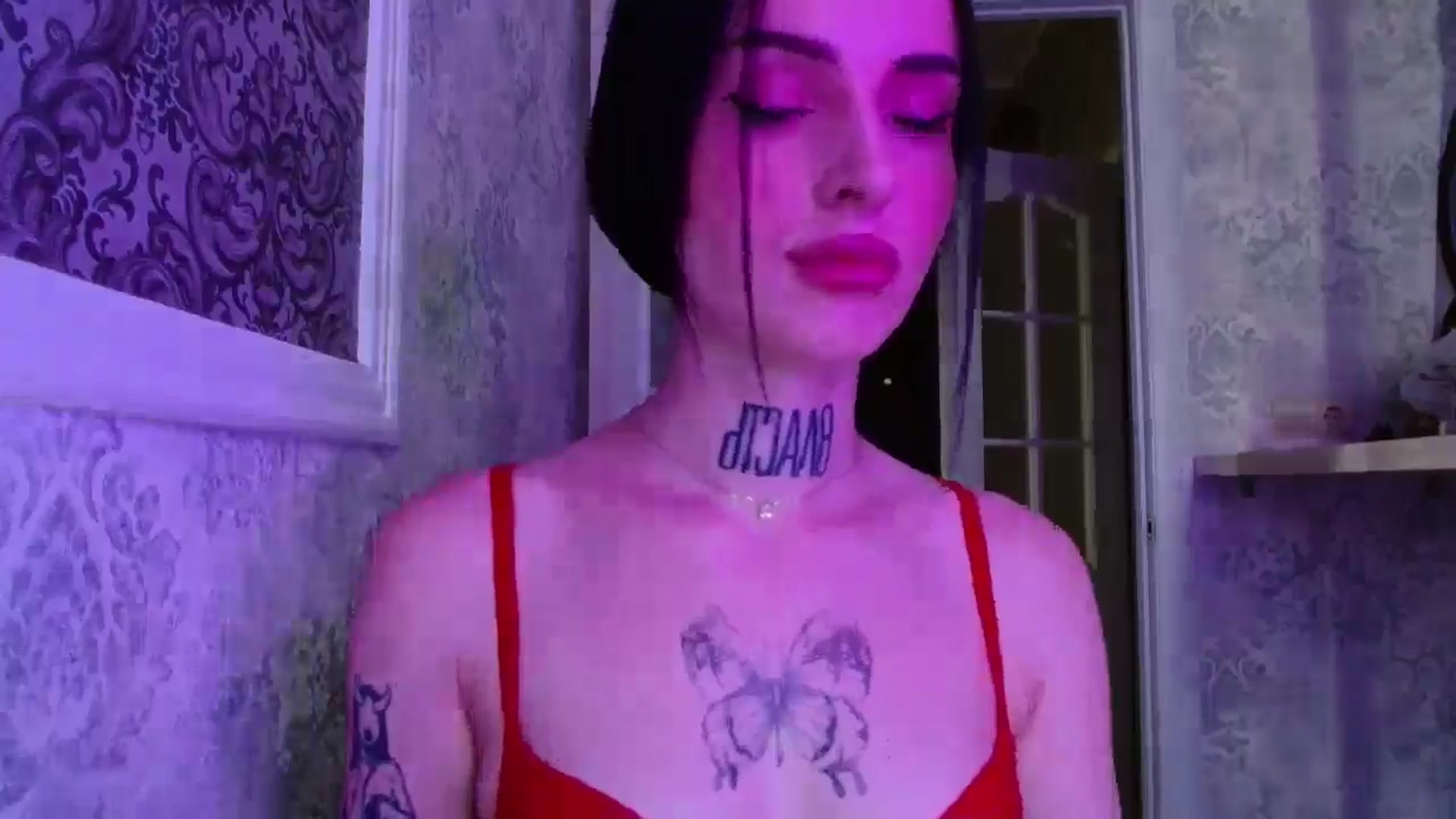 Gallery image thumbnail from Lady__tattoo's myfreecams stream on, 05/01/2025, 13:55 image 9 of 20