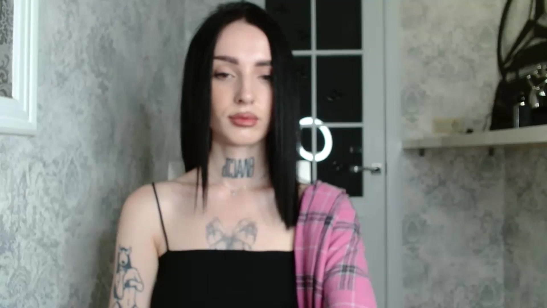 Gallery image thumbnail from Lady__tattoo's myfreecams stream on, 05/05/2025, 18:58 image 20 of 20