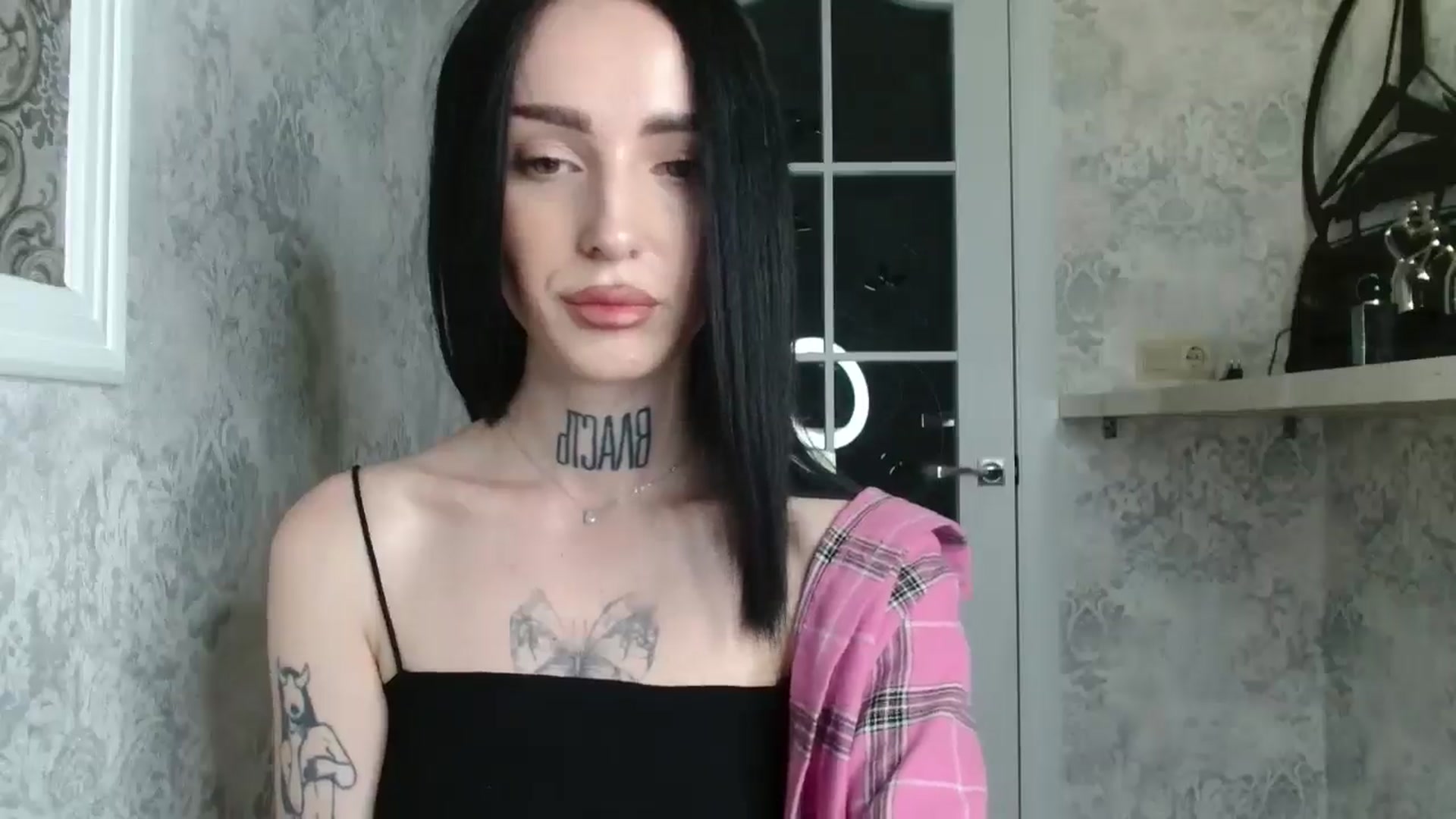 Gallery image thumbnail from Lady__tattoo's myfreecams stream on, 05/05/2025, 18:58 image 16 of 20