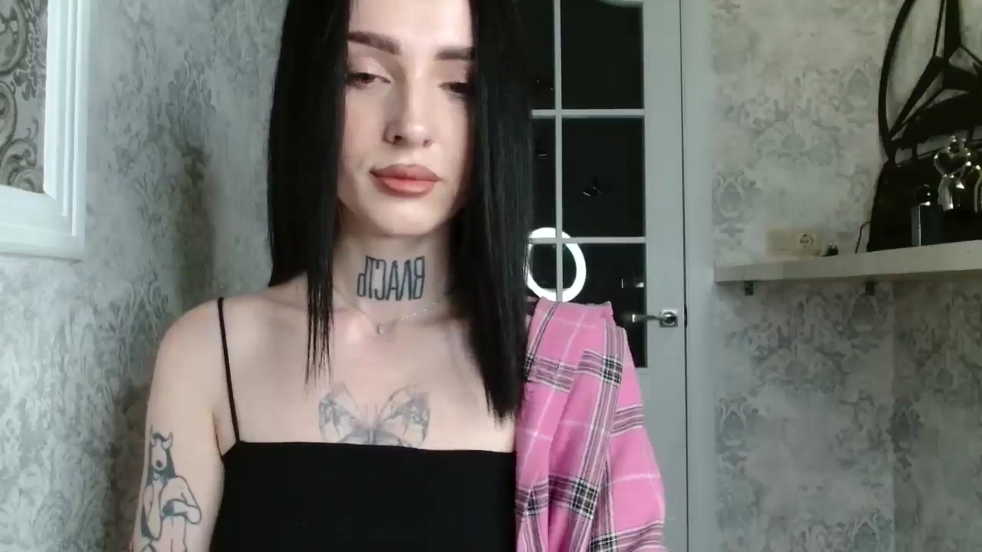 Gallery image thumbnail from Lady__tattoo's myfreecams stream on, 05/05/2025, 18:58 image 12 of 20