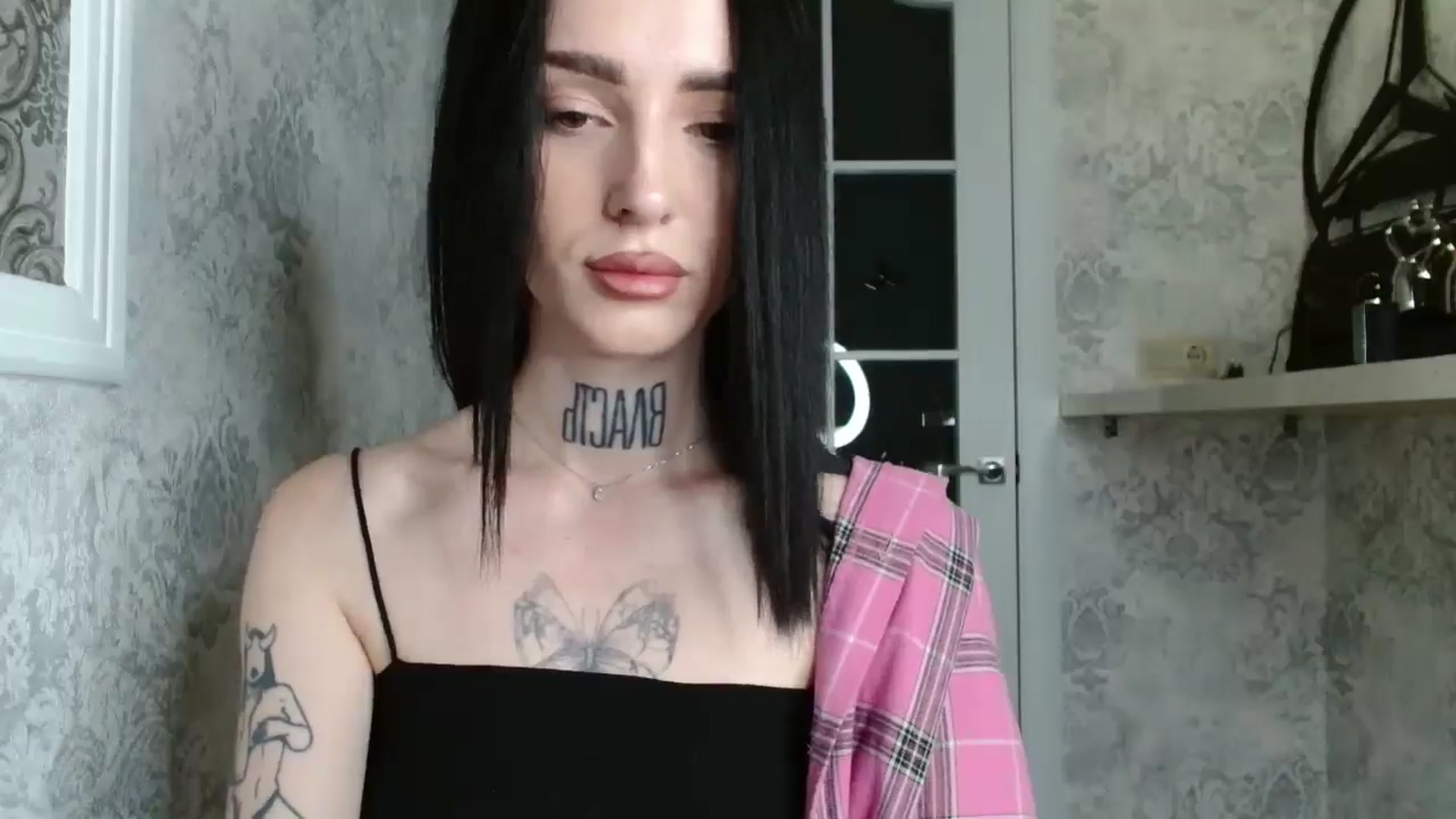 Gallery image thumbnail from Lady__tattoo's myfreecams stream on, 05/05/2025, 18:58 image 14 of 20