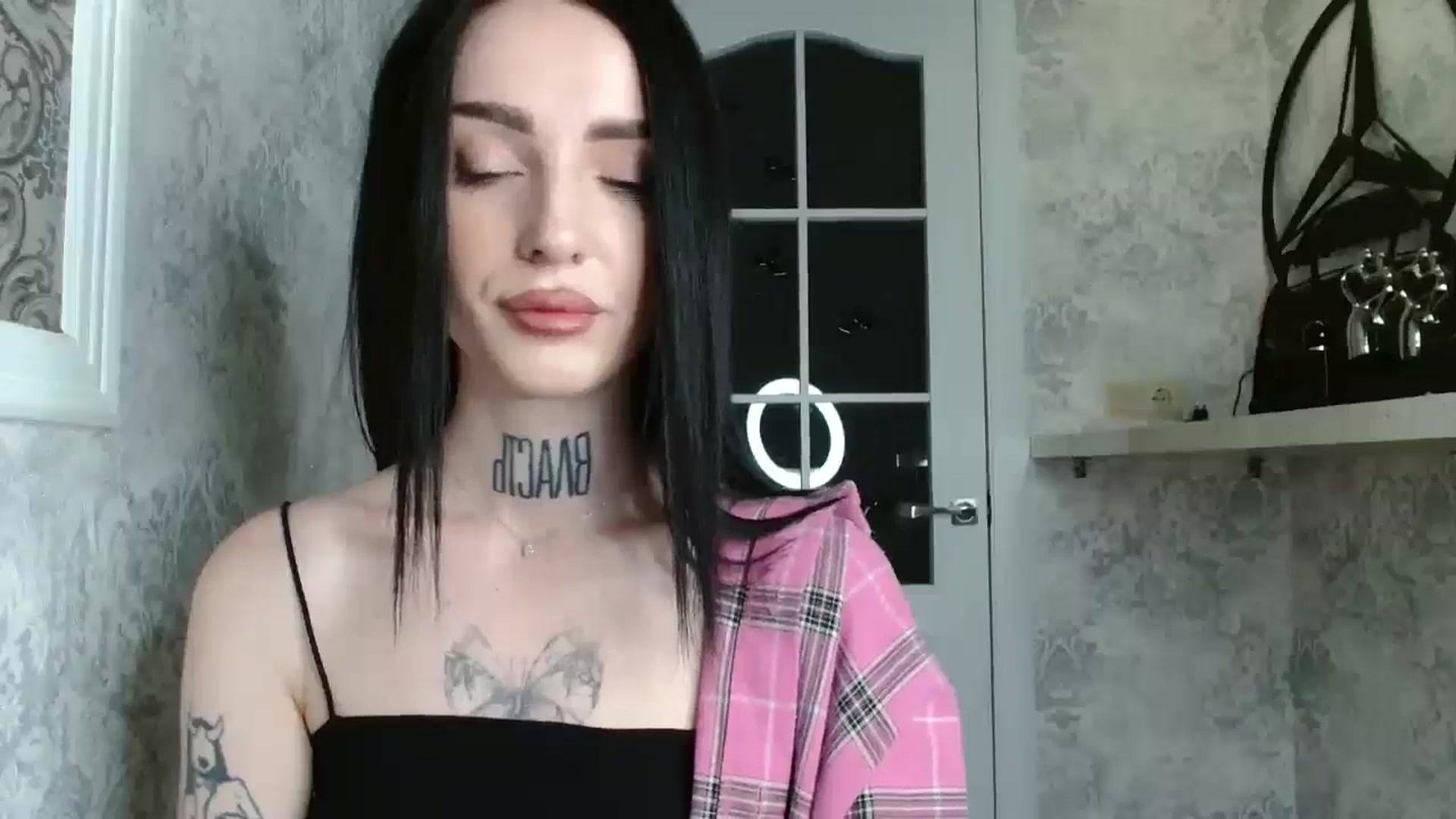 Gallery image thumbnail from Lady__tattoo's myfreecams stream on, 05/05/2025, 18:58 image 3 of 20