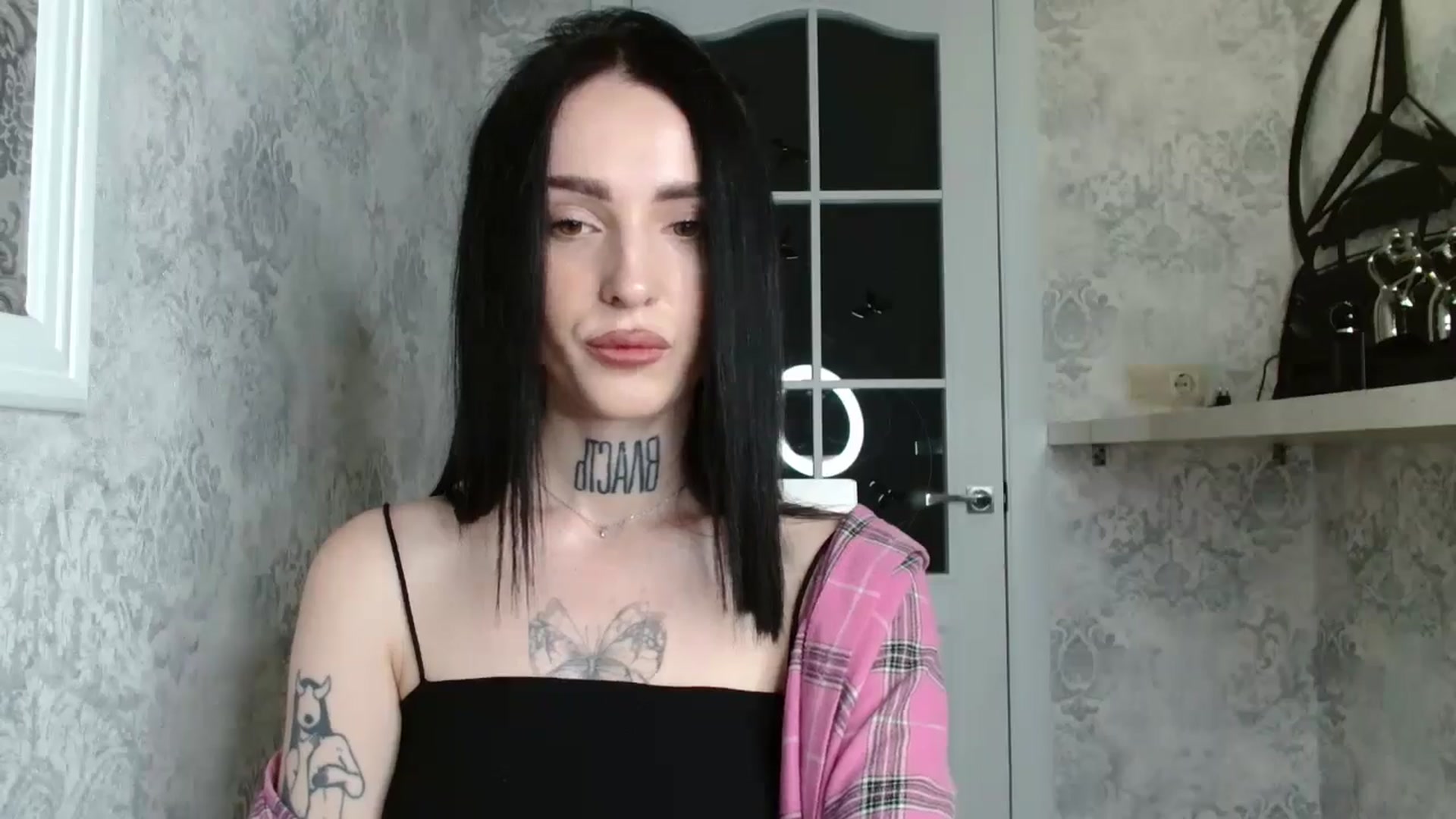 Gallery image thumbnail from Lady__tattoo's myfreecams stream on, 05/05/2025, 18:58 image 10 of 20