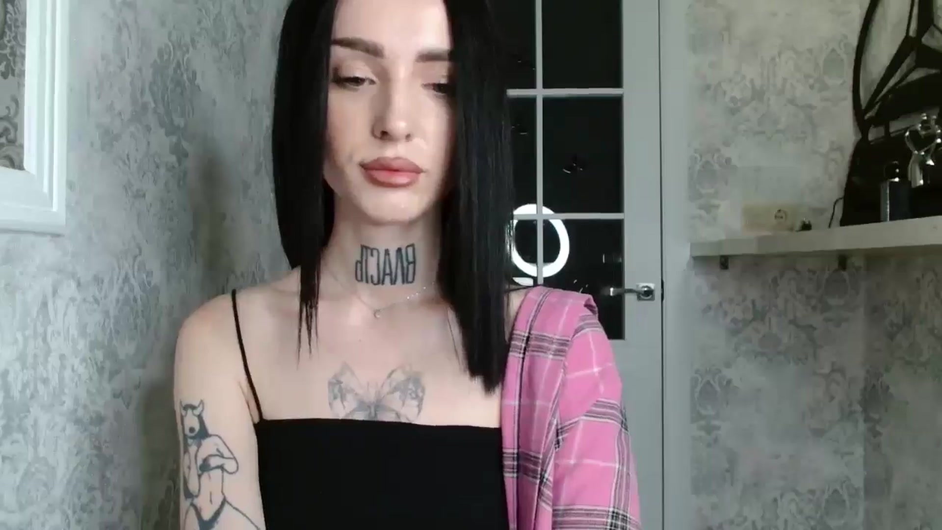 Gallery image thumbnail from Lady__tattoo's myfreecams stream on, 05/05/2025, 18:58 image 18 of 20