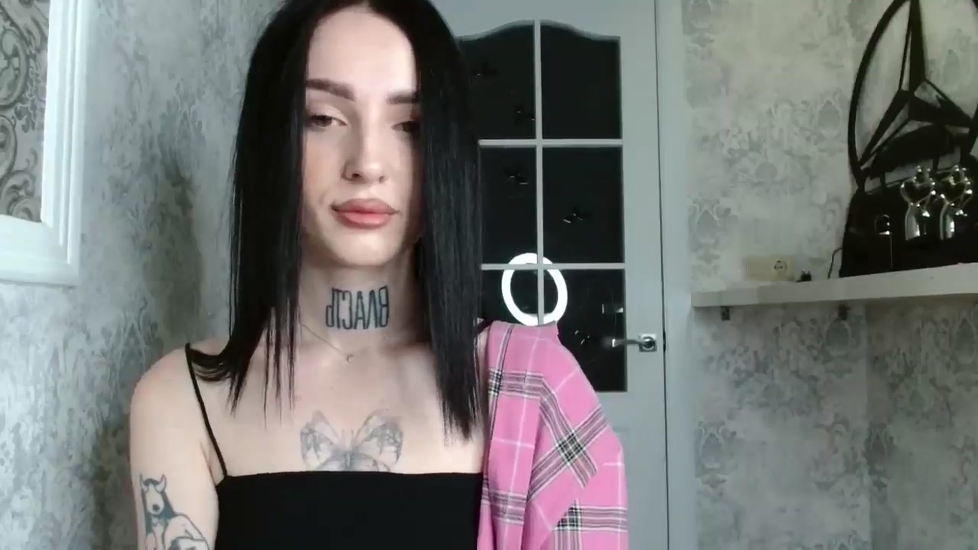 Gallery image thumbnail from Lady__tattoo's myfreecams stream on, 05/05/2025, 18:58 image 6 of 20