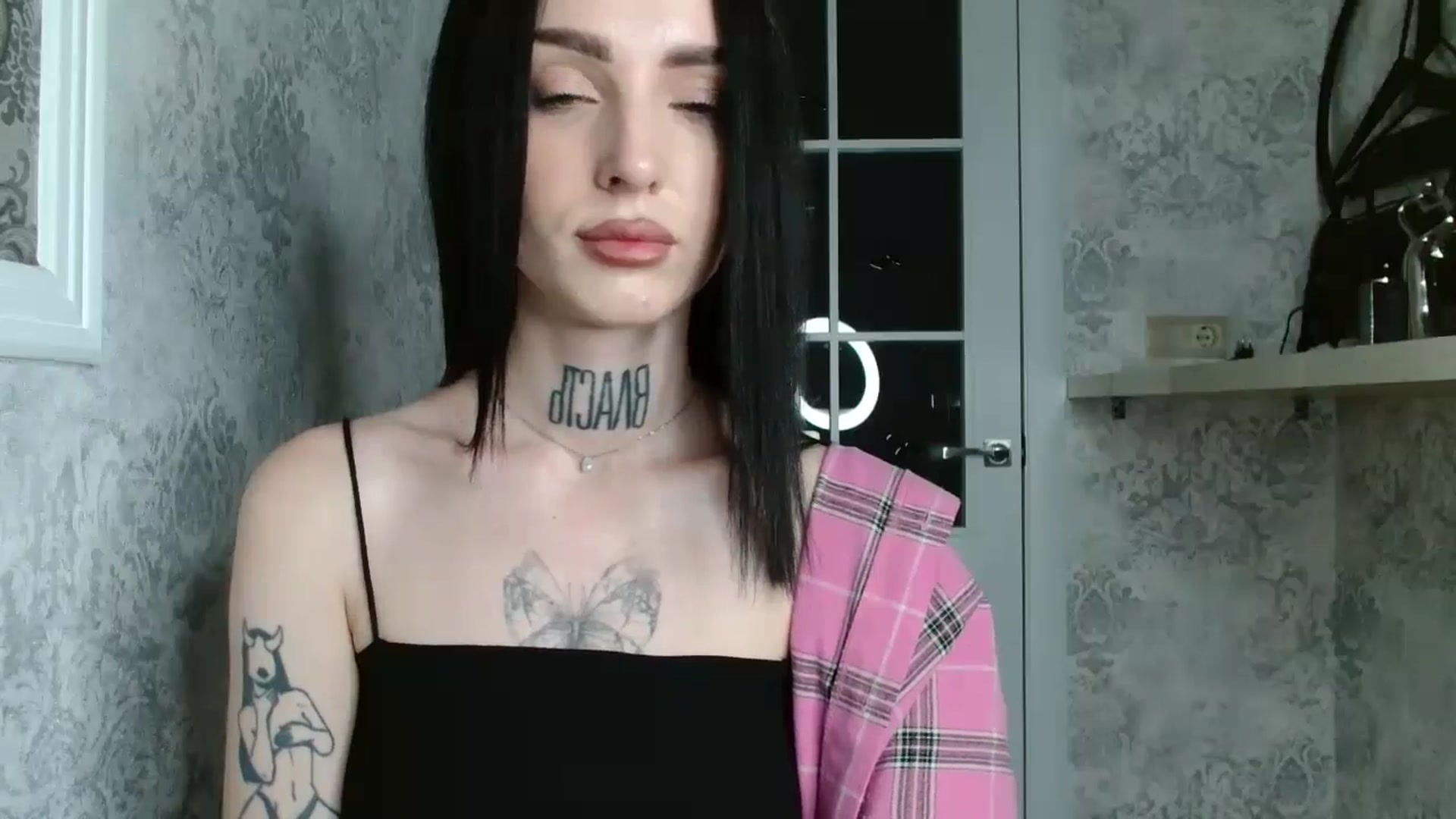 Gallery image thumbnail from Lady__tattoo's myfreecams stream on, 05/05/2025, 20:14 image 13 of 20