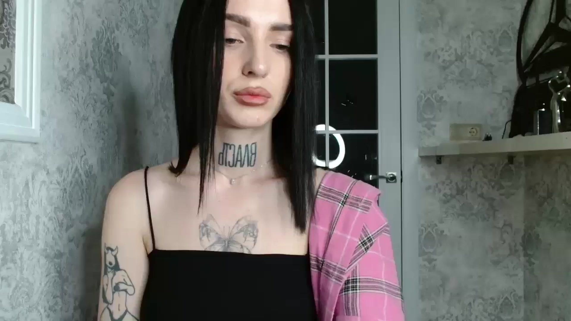 Gallery image thumbnail from Lady__tattoo's myfreecams stream on, 05/05/2025, 20:14 image 10 of 20