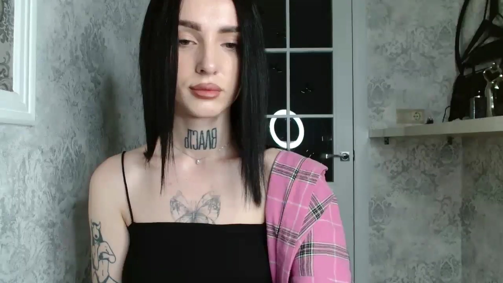 Gallery image thumbnail from Lady__tattoo's myfreecams stream on, 05/05/2025, 20:14 image 12 of 20