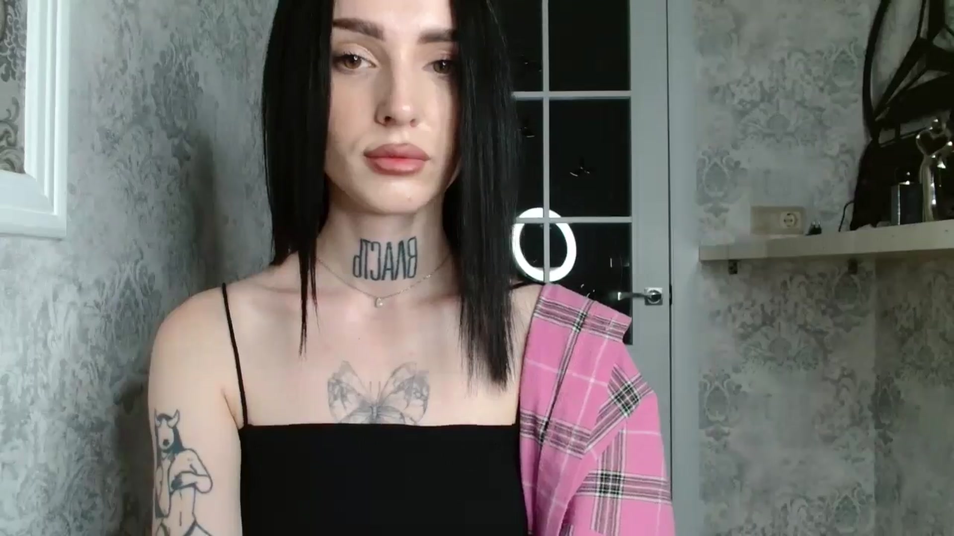 Gallery image thumbnail from Lady__tattoo's myfreecams stream on, 05/05/2025, 20:14 image 16 of 20