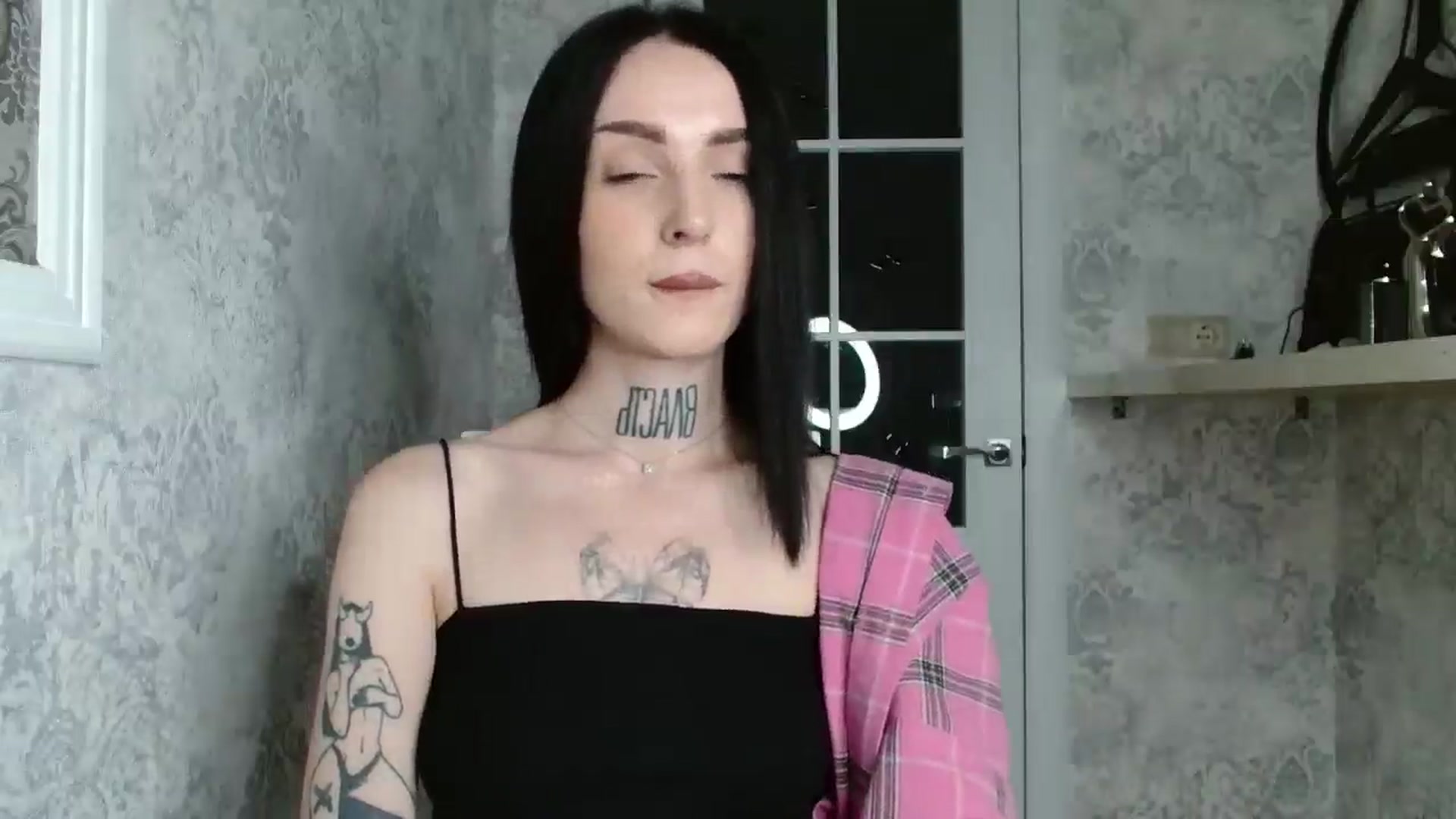 Gallery image thumbnail from Lady__tattoo's myfreecams stream on, 05/05/2025, 20:14 image 14 of 20