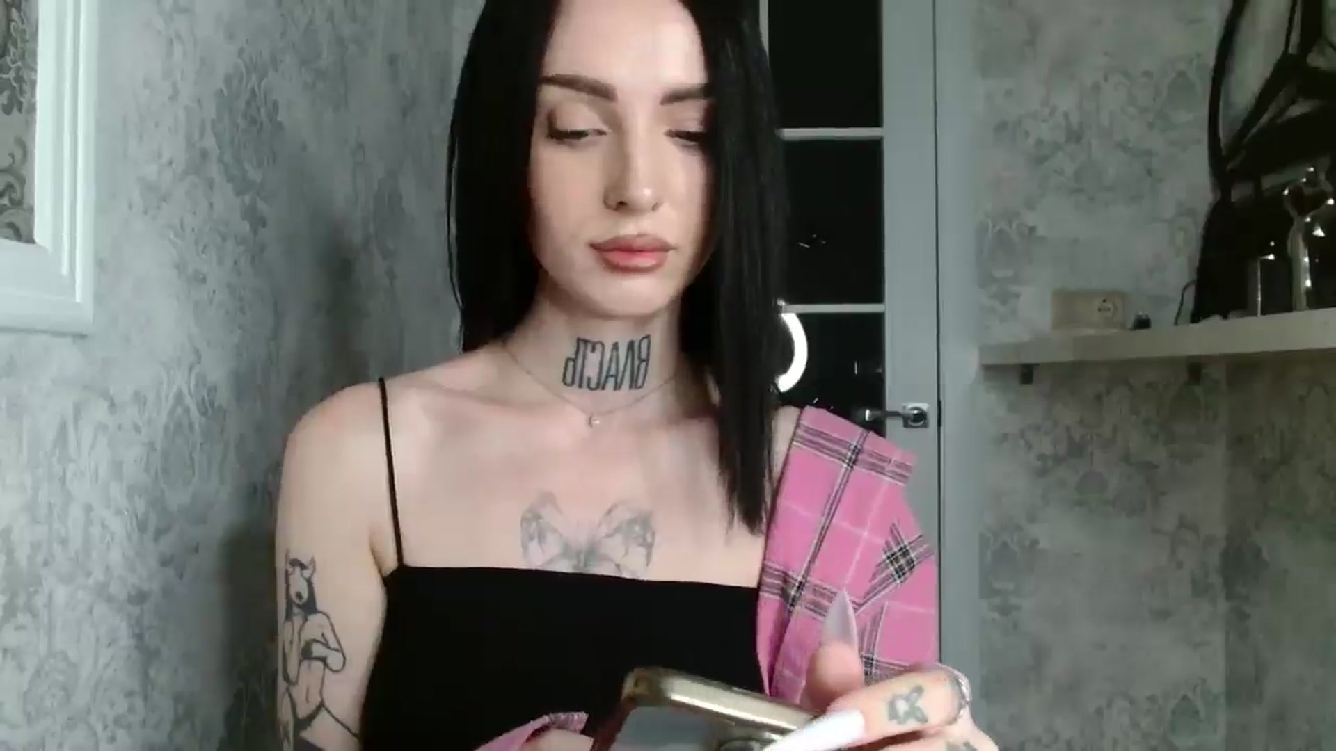 Gallery image thumbnail from Lady__tattoo's myfreecams stream on, 05/05/2025, 20:14 image 15 of 20