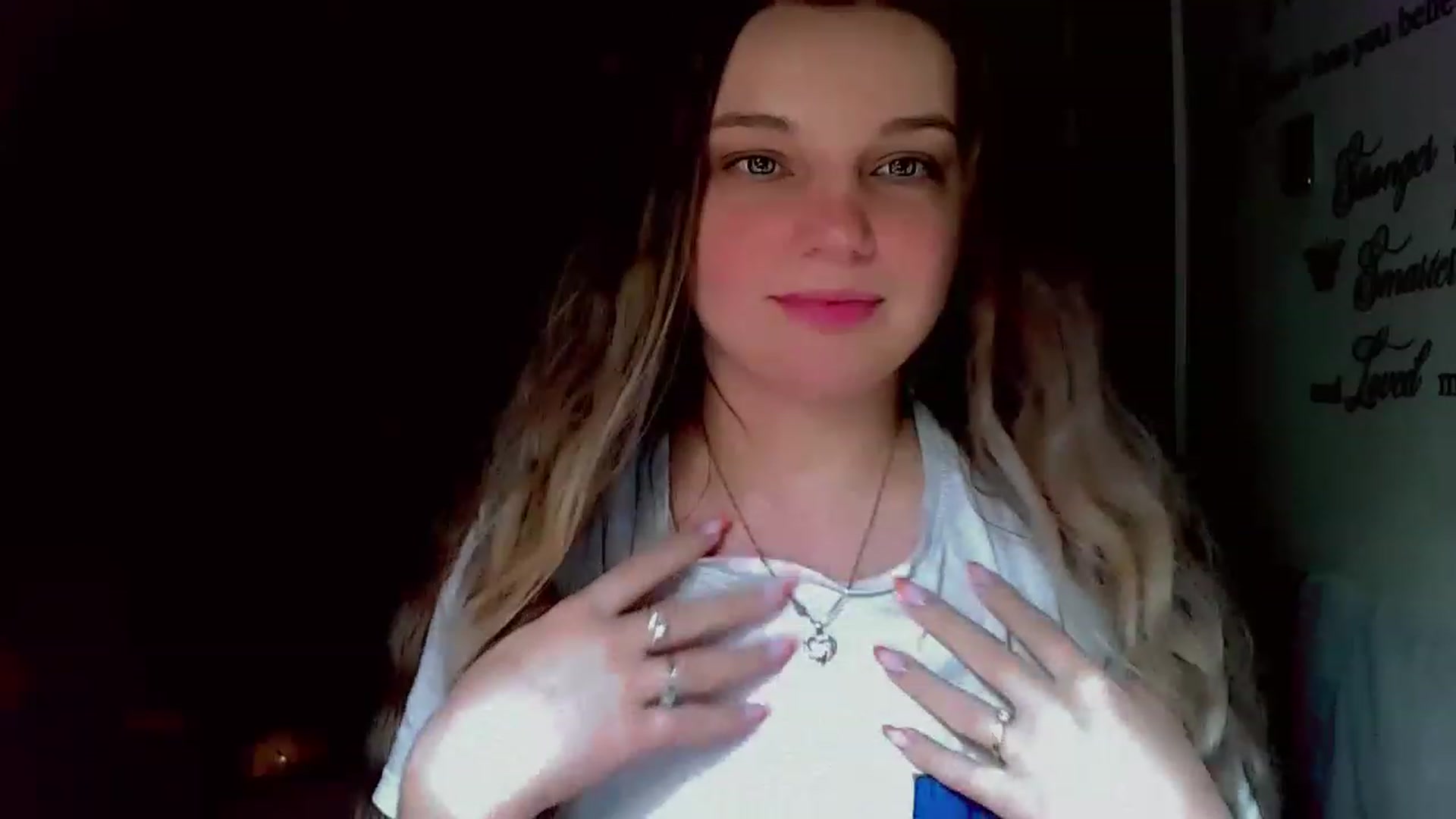 Gallery image thumbnail from Lady_in_red7's myfreecams stream on, 11/28/2022, 22:38 image 3 of 20