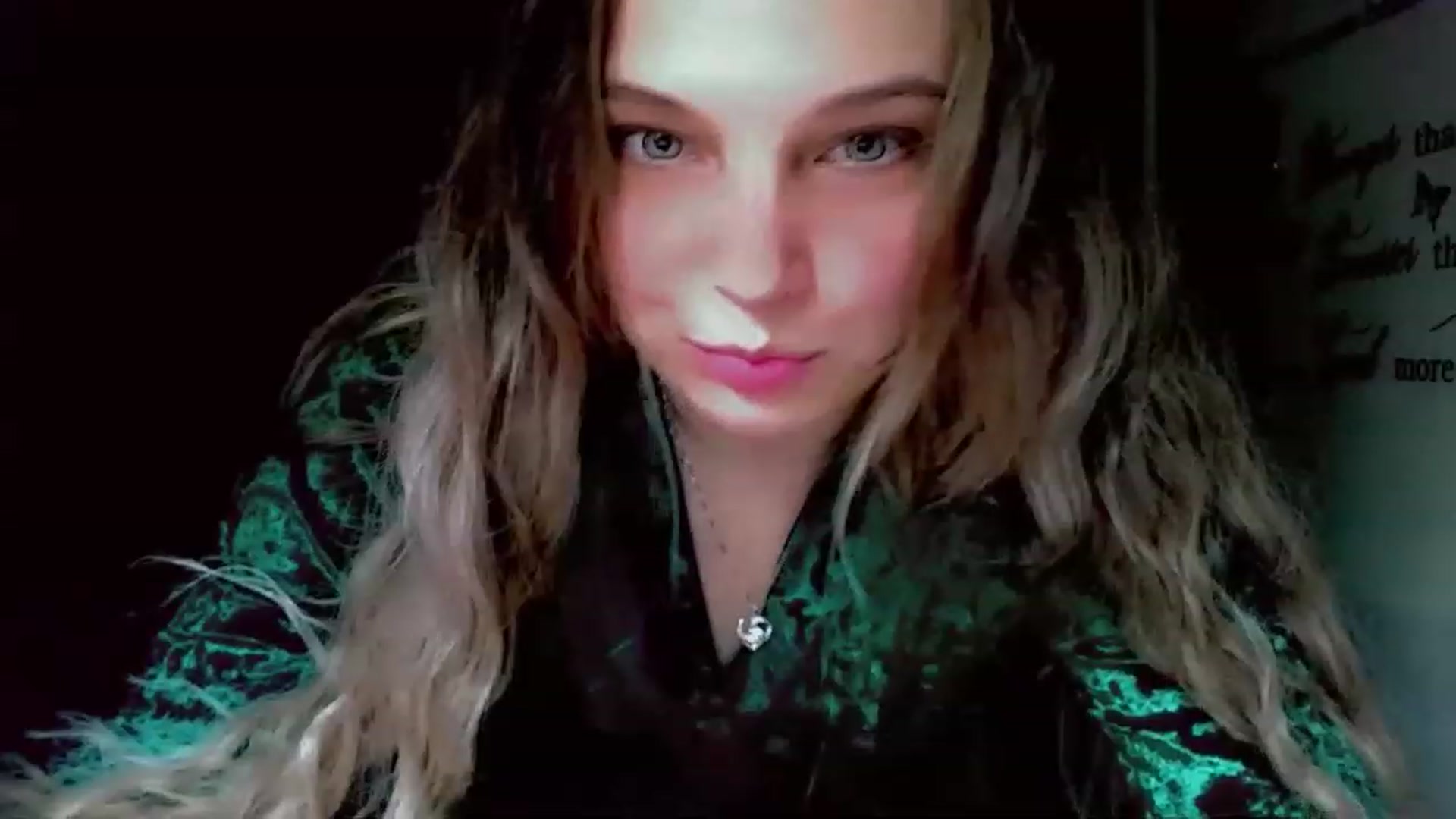 Gallery image thumbnail from Lady_in_red7's myfreecams stream on, 11/28/2022, 23:21 image 15 of 20