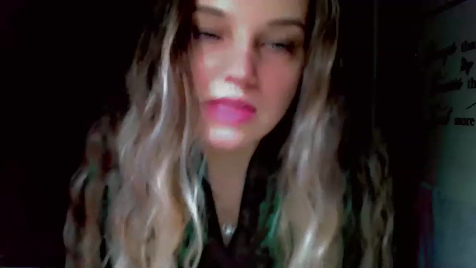 Gallery image thumbnail from Lady_in_red7's myfreecams stream on, 11/28/2022, 23:21 image 9 of 20