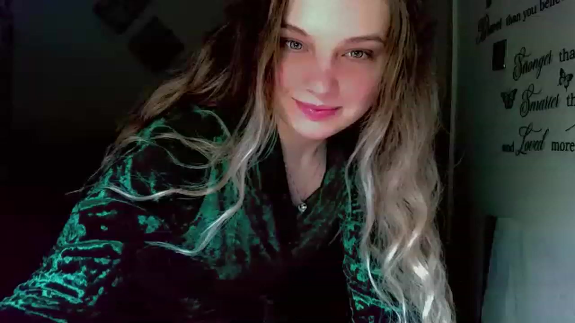 Gallery image thumbnail from Lady_in_red7's myfreecams stream on, 11/28/2022, 23:21 image 4 of 20