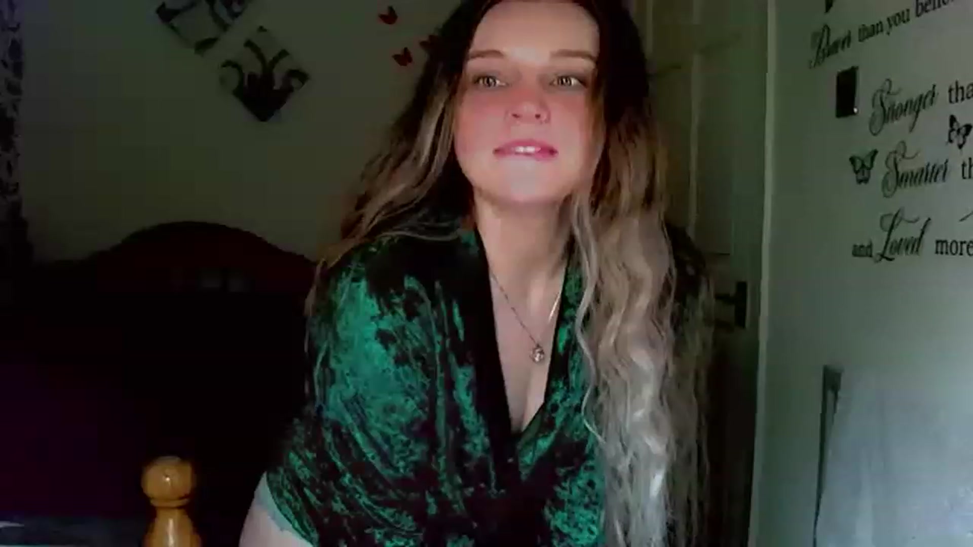Gallery image thumbnail from Lady_in_red7's myfreecams stream on, 11/28/2022, 23:21 image 20 of 20