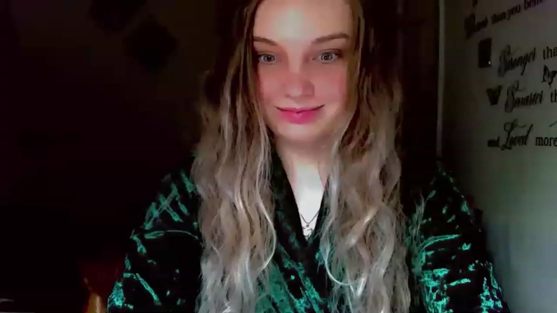 Gallery image thumbnail from Lady_in_red7's myfreecams stream on, 11/28/2022, 23:21 image 1 of 20