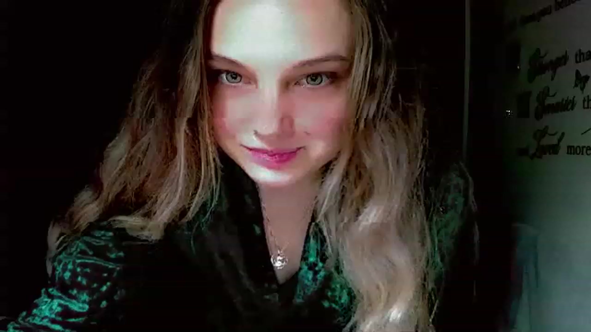 Gallery image thumbnail from Lady_in_red7's myfreecams stream on, 11/28/2022, 23:21 image 18 of 20