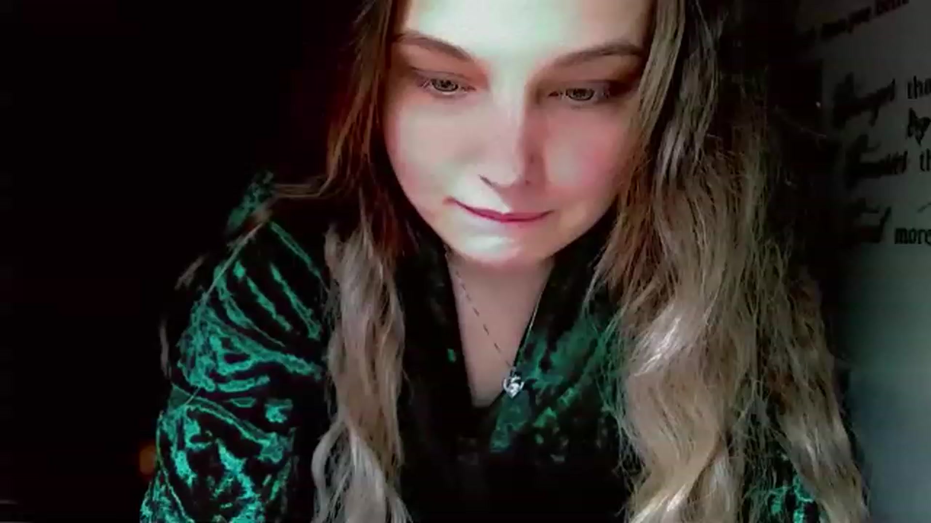 Gallery image thumbnail from Lady_in_red7's myfreecams stream on, 11/28/2022, 23:21 image 17 of 20