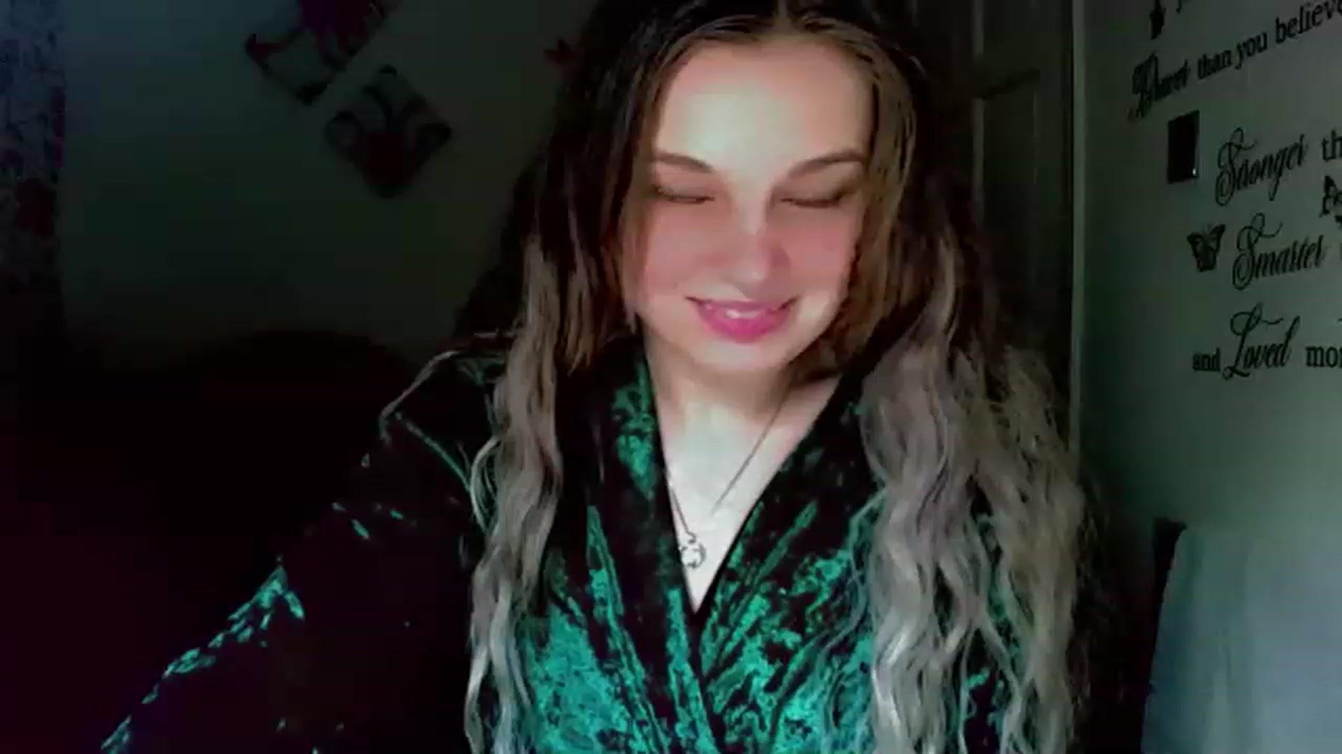 Gallery image thumbnail from Lady_in_red7's myfreecams stream on, 12/01/2022, 07:59 image 19 of 20