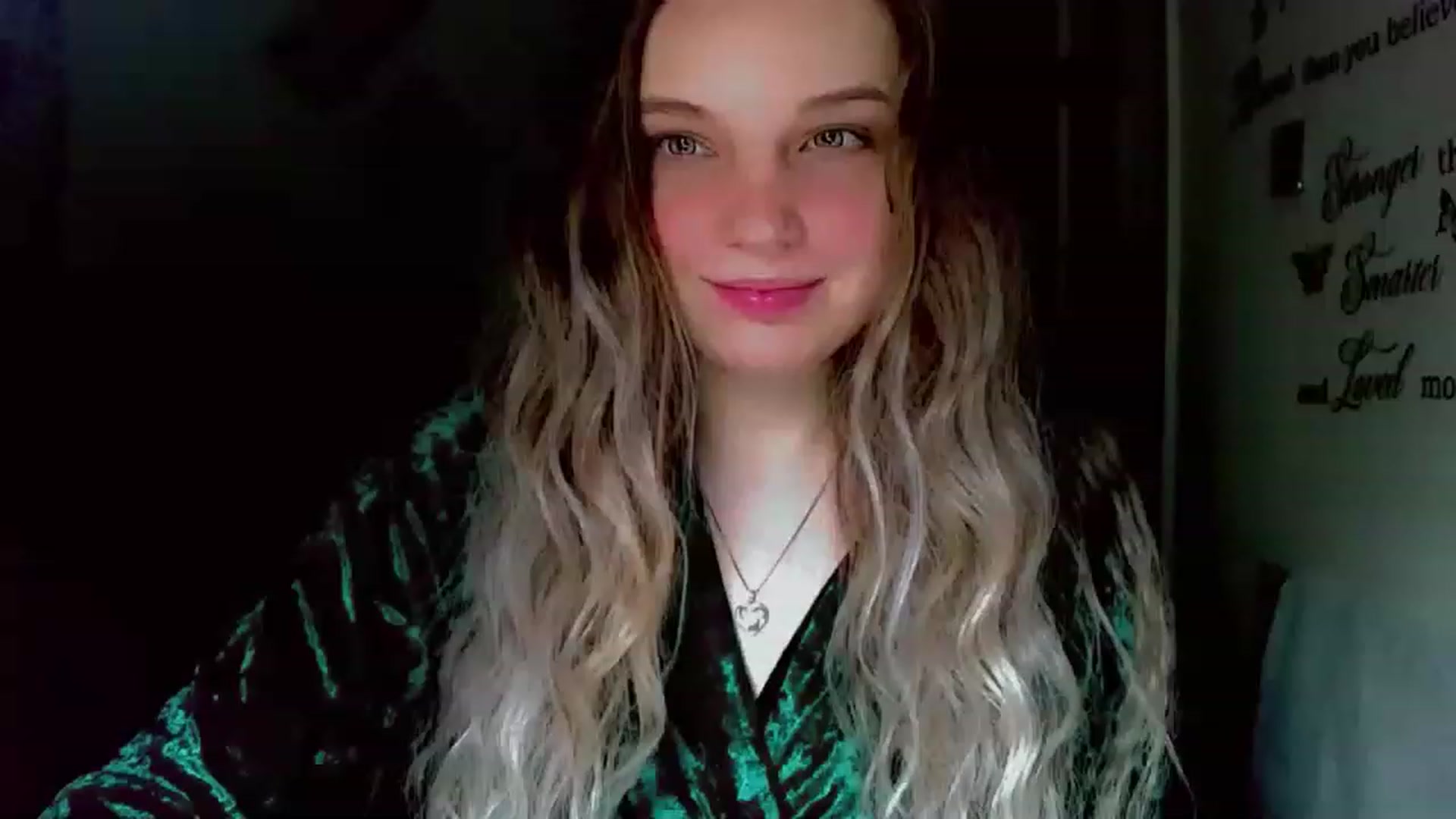 Gallery image thumbnail from Lady_in_red7's myfreecams stream on, 12/01/2022, 07:59 image 9 of 20