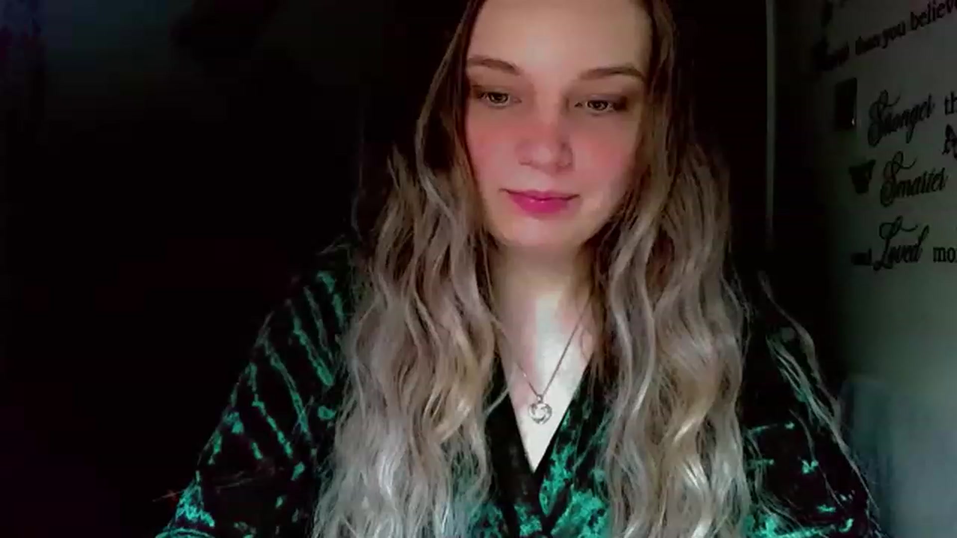 Gallery image thumbnail from Lady_in_red7's myfreecams stream on, 12/01/2022, 07:59 image 5 of 20