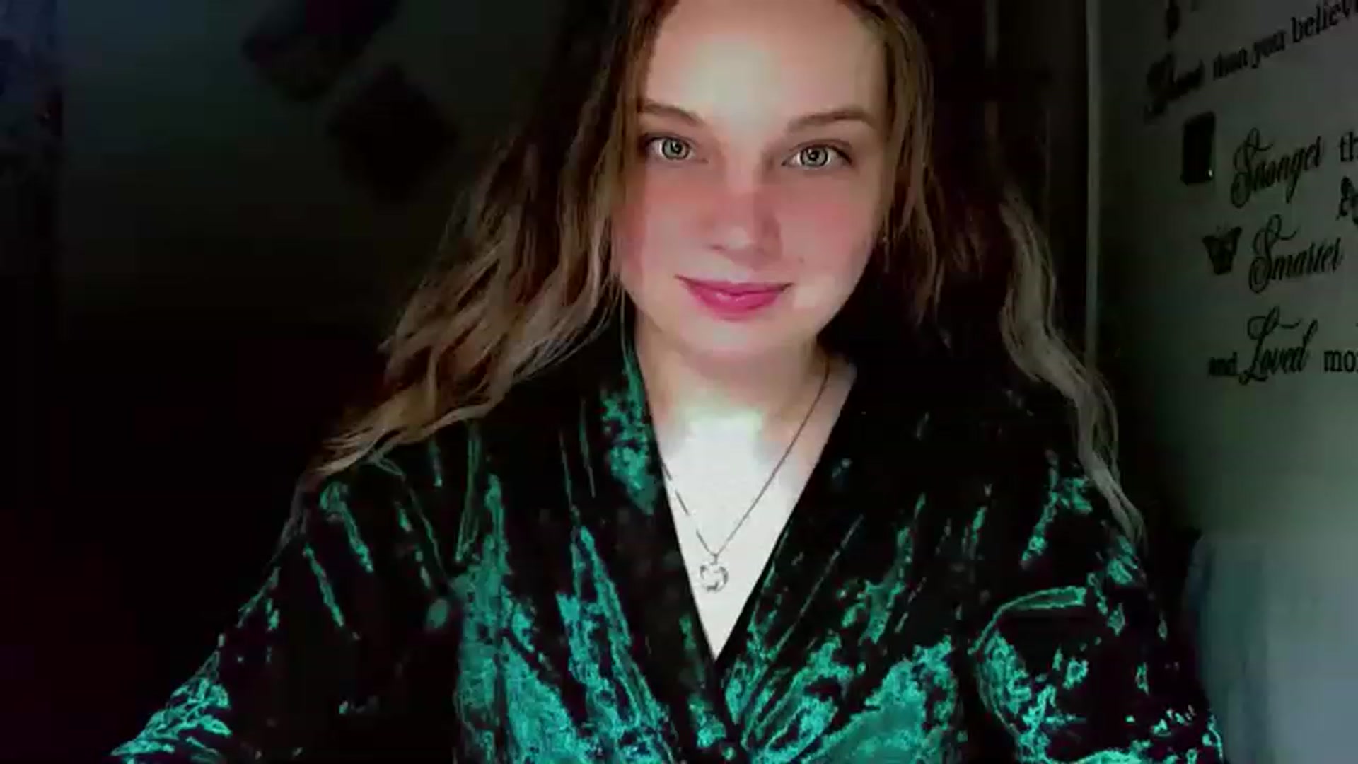 Gallery image thumbnail from Lady_in_red7's myfreecams stream on, 12/01/2022, 07:59 image 17 of 20