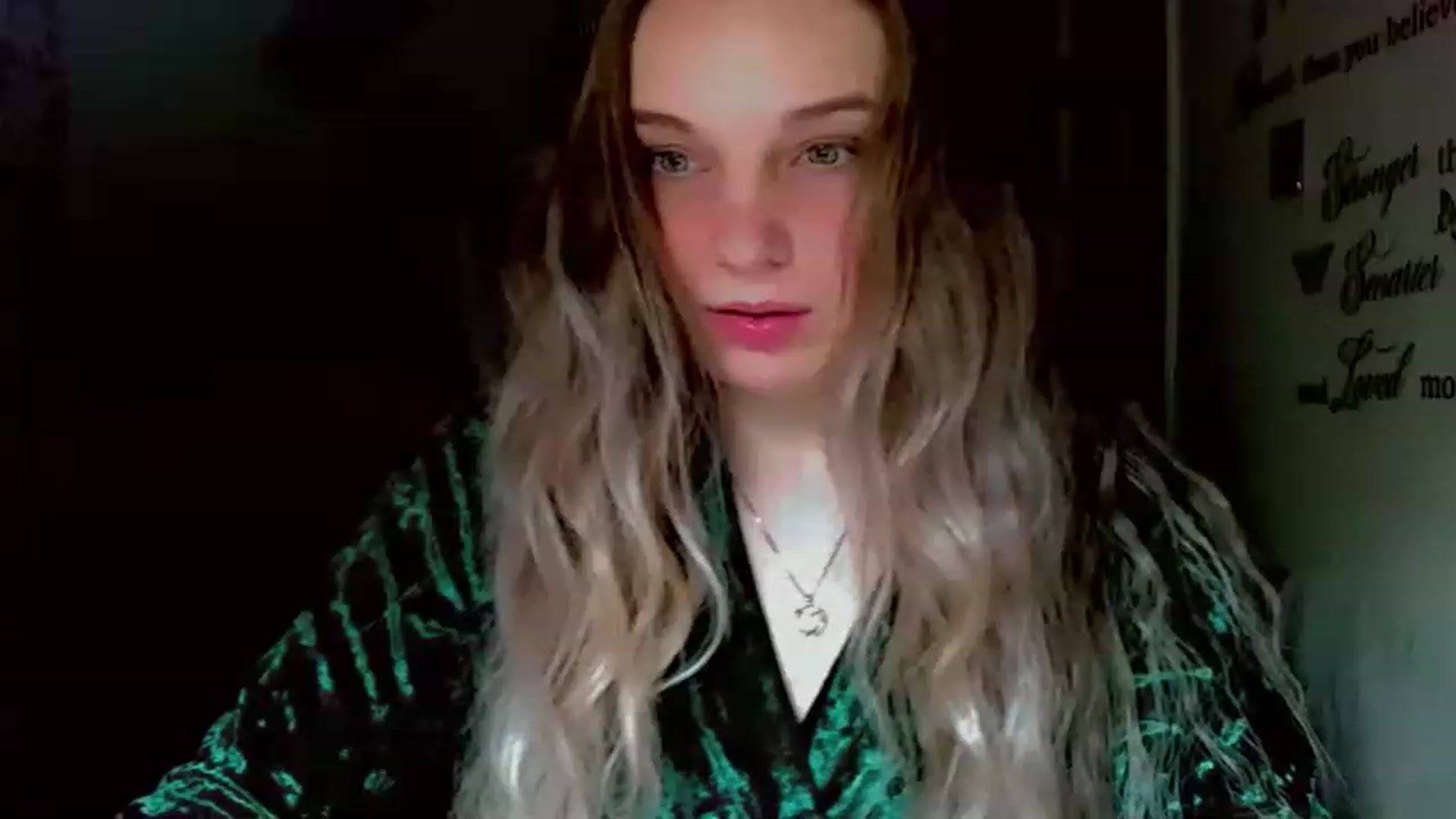 Gallery image thumbnail from Lady_in_red7's myfreecams stream on, 12/01/2022, 07:59 image 4 of 20
