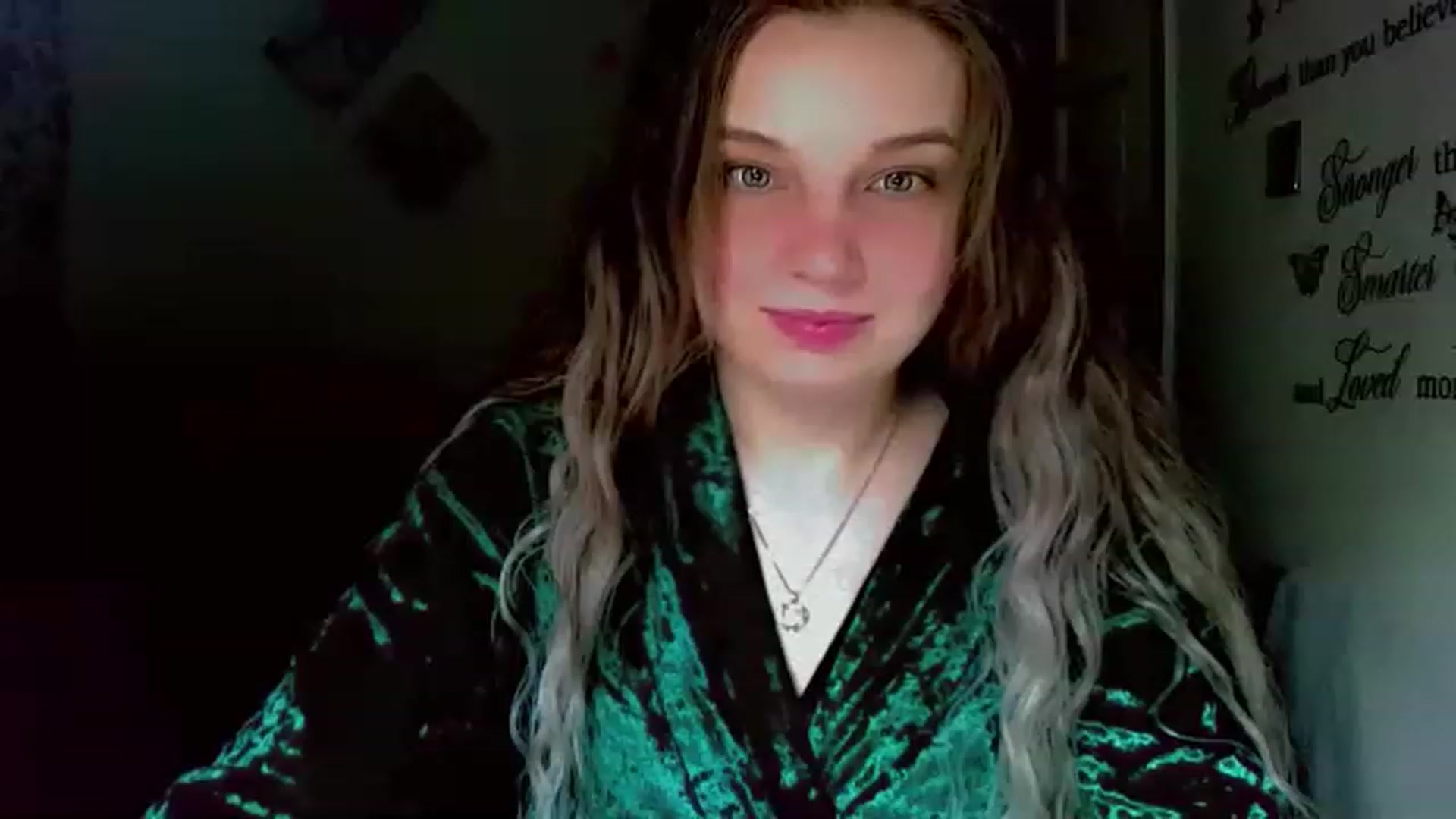 Gallery image thumbnail from Lady_in_red7's myfreecams stream on, 12/01/2022, 07:59 image 20 of 20