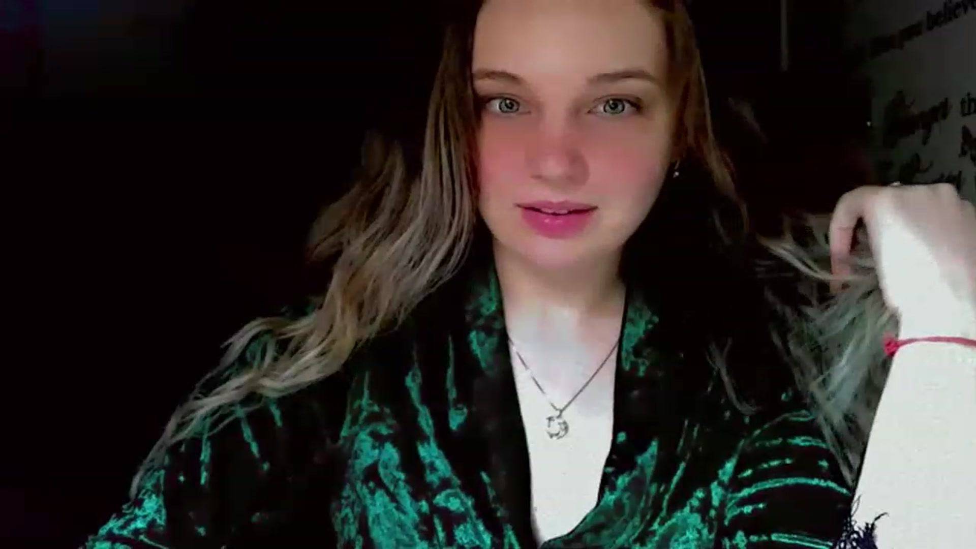 Gallery image thumbnail from Lady_in_red7's myfreecams stream on, 11/29/2022, 24:42 image 9 of 20