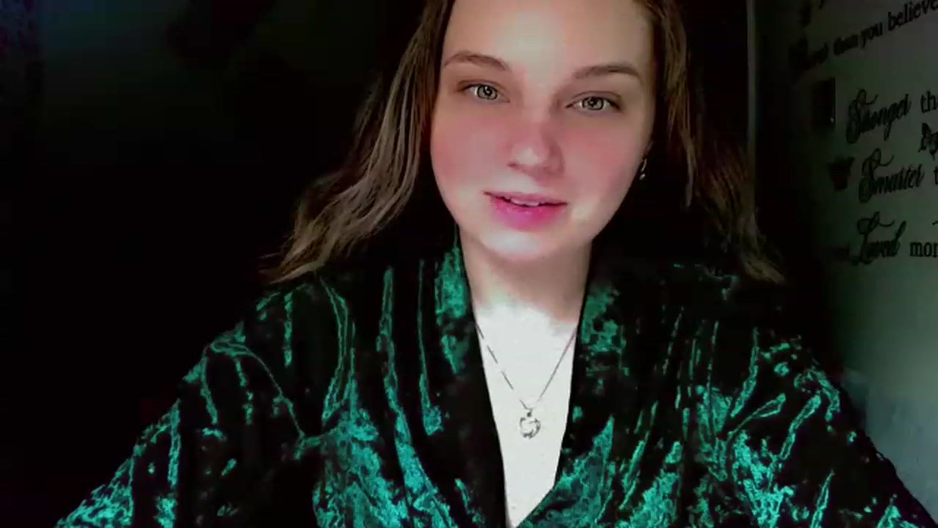 Gallery image thumbnail from Lady_in_red7's myfreecams stream on, 11/29/2022, 24:42 image 8 of 20