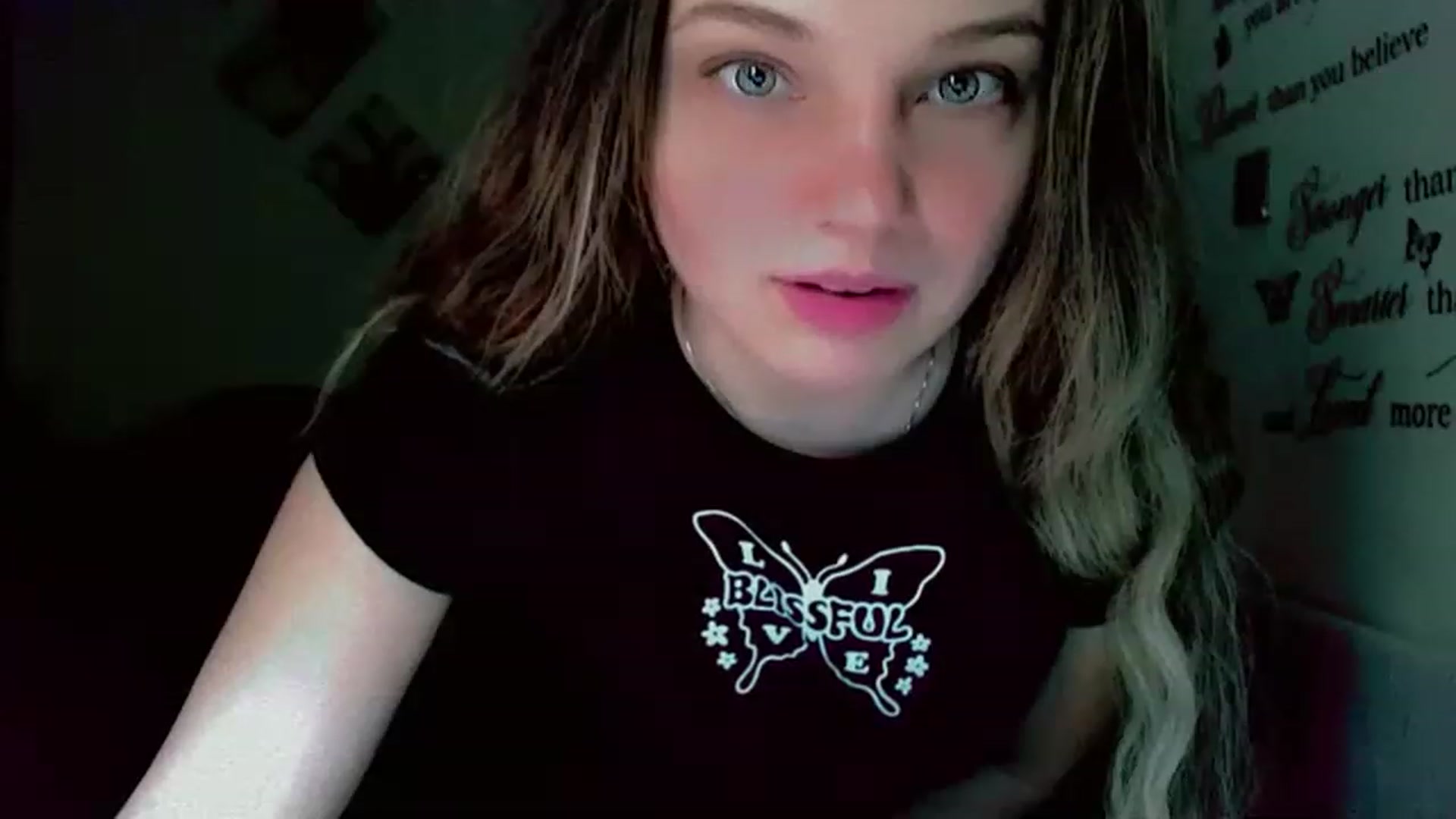 Gallery image thumbnail from Lady_in_red7's myfreecams stream on, 11/29/2022, 09:56 image 9 of 20