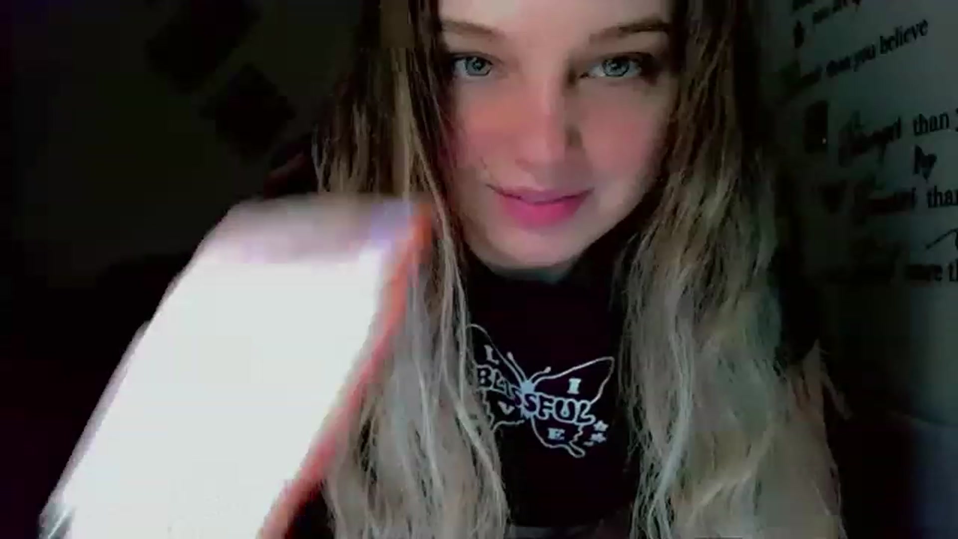 Gallery image thumbnail from Lady_in_red7's myfreecams stream on, 11/29/2022, 10:43 image 10 of 20