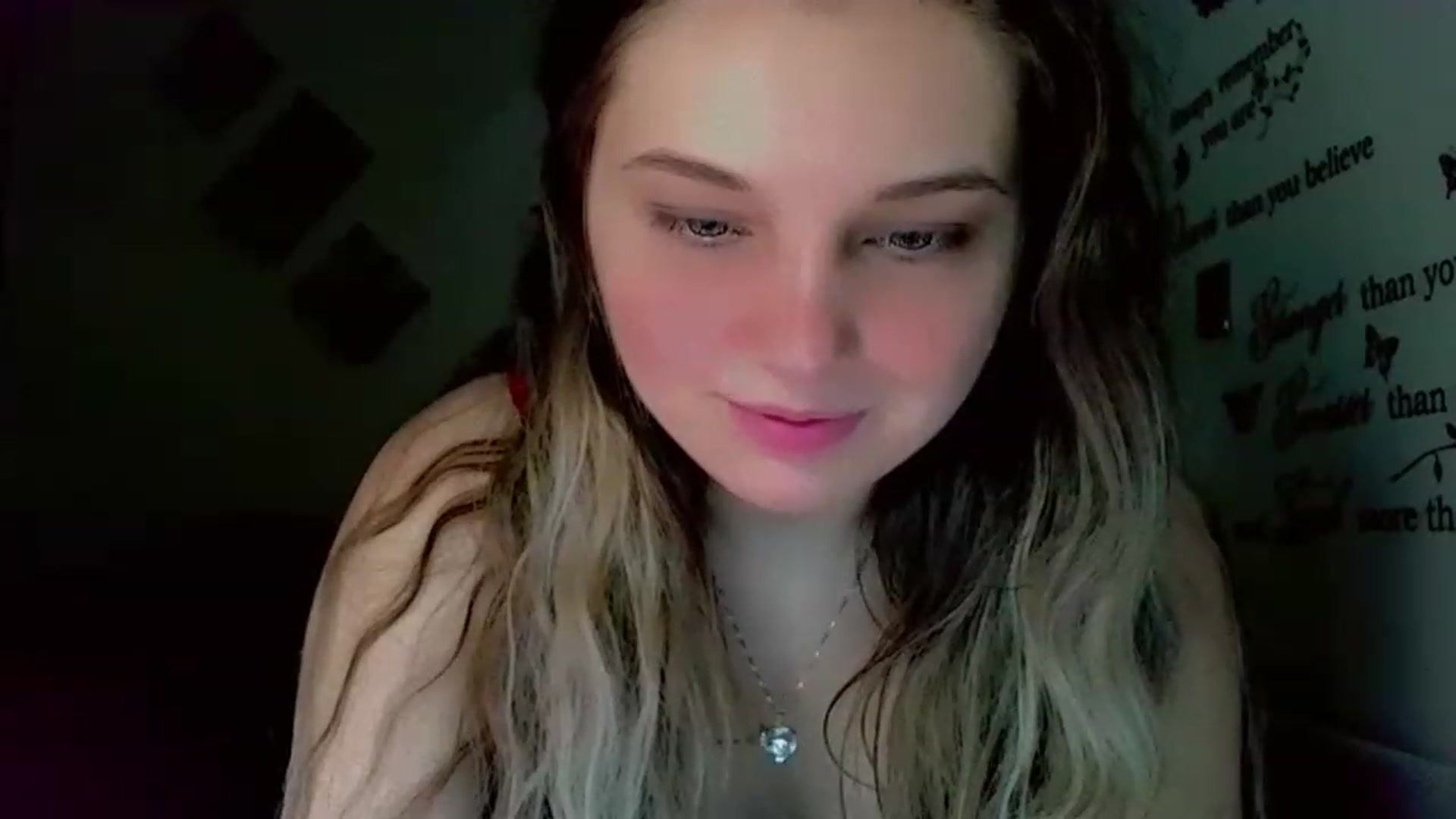 Gallery image thumbnail from Lady_in_red7's myfreecams stream on, 11/29/2022, 10:43 image 19 of 20