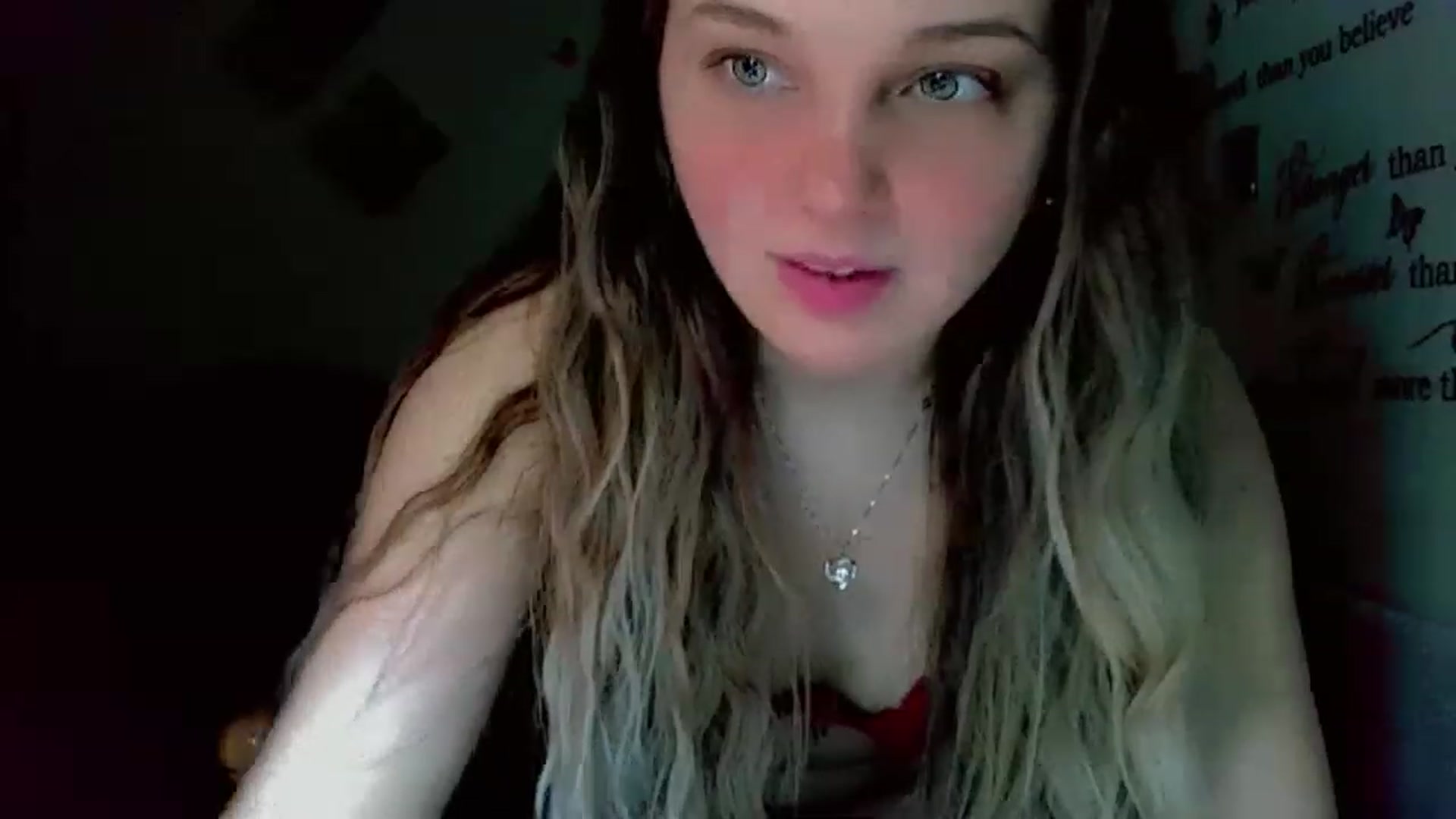 Gallery image thumbnail from Lady_in_red7's myfreecams stream on, 11/29/2022, 10:43 image 14 of 20
