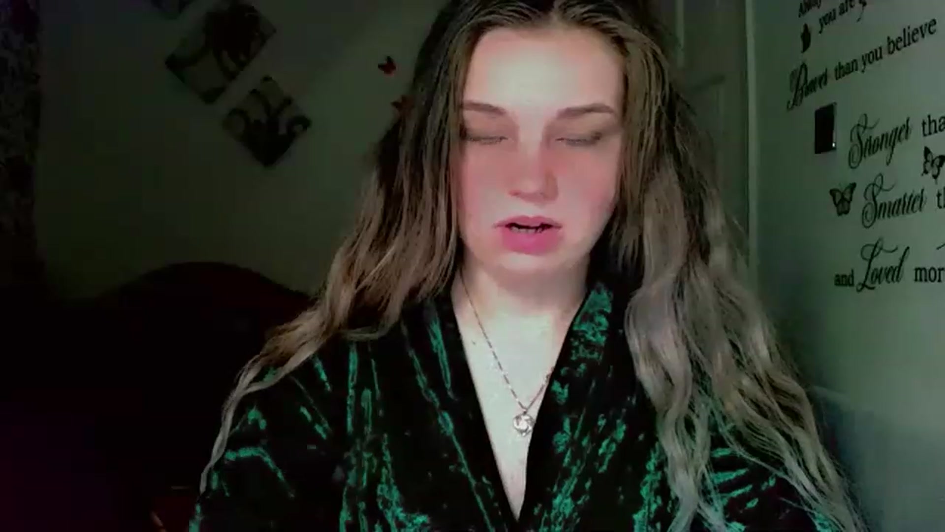 Gallery image thumbnail from Lady_in_red7's myfreecams stream on, 11/29/2022, 11:40 image 16 of 20